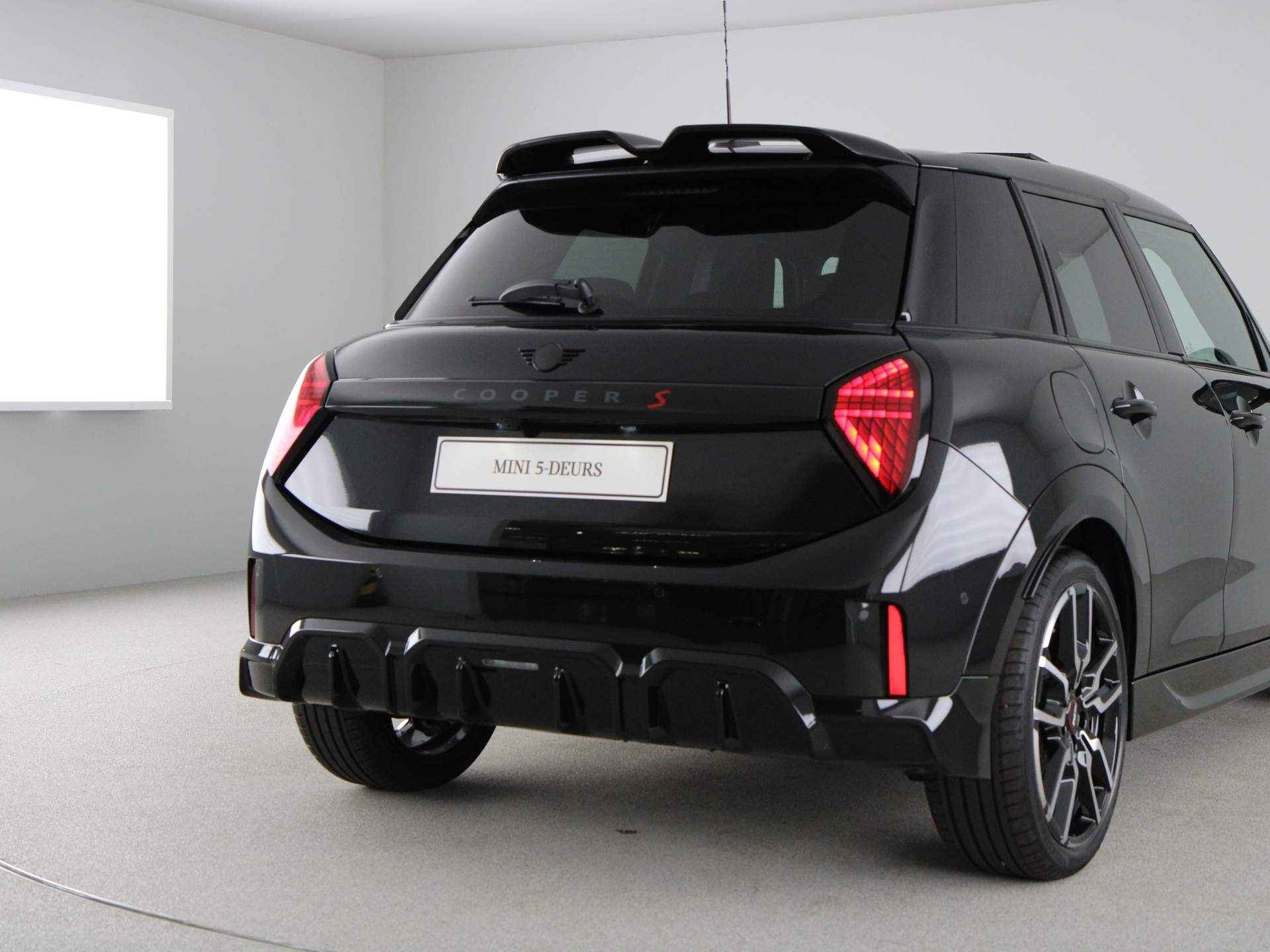 MINI Cooper 5-deurs S John Cooper Works Pakket XL PRIVATE LEASE EUR 738,- (48 mnd/10.000 km) - 21/28