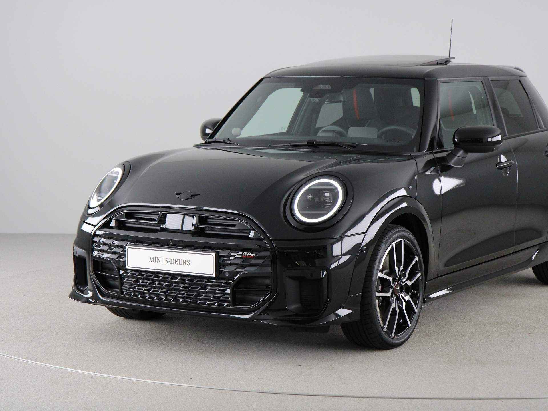 MINI Cooper 5-deurs S John Cooper Works Pakket XL PRIVATE LEASE EUR 738,- (48 mnd/10.000 km) - 22/28