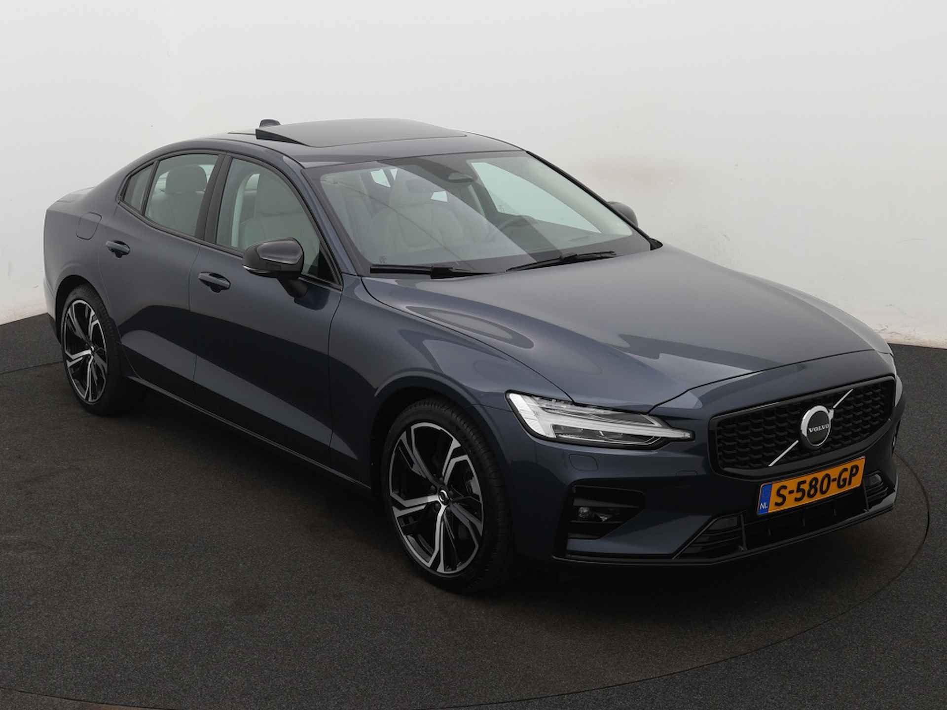 Volvo S60 2.0 B4 Ultimate Dark - 8/48