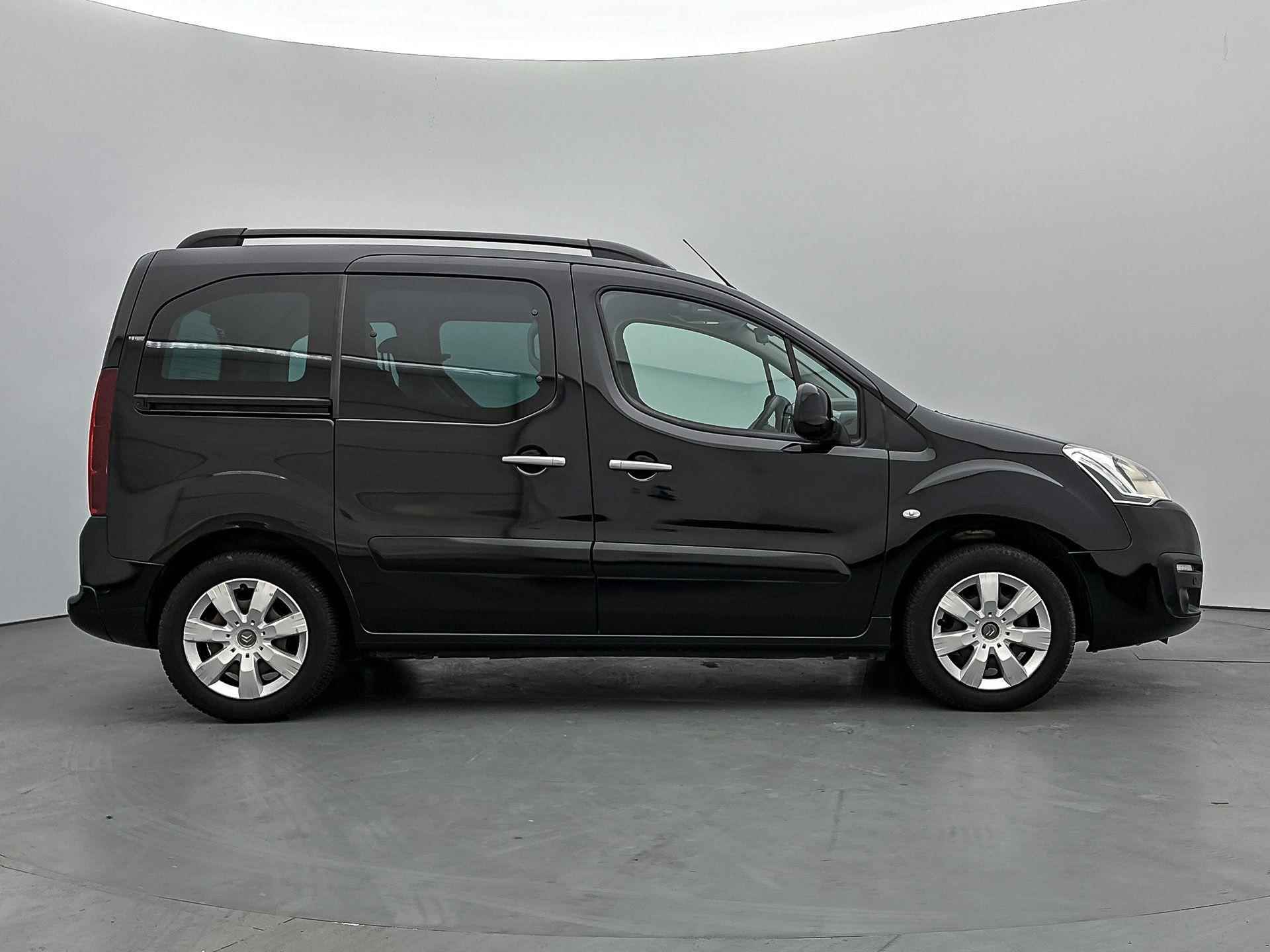 Citroen Berlingo Feel 110 pk | Navigatie | Achteruitrijcamera | Zijschuifdeur Links en Rechts |  Airco | Cruise Control | - 11/30