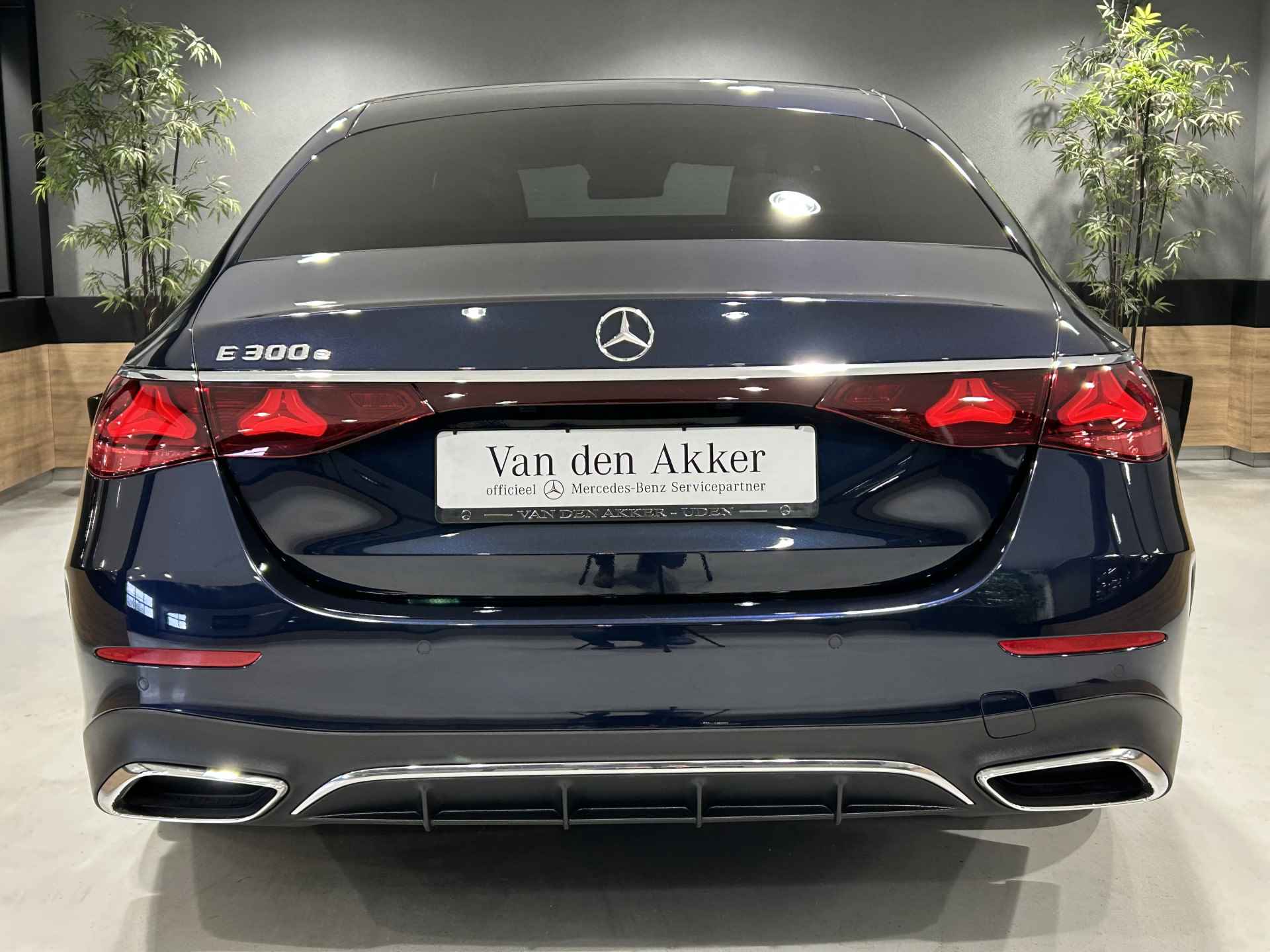 Mercedes-Benz E-Klasse 300e AMG // Burmester 4D // Panoramadak // Headup // Distronic // Leder // Memory // 360 Camera // Stoelventilatie // Keyless - 48/66