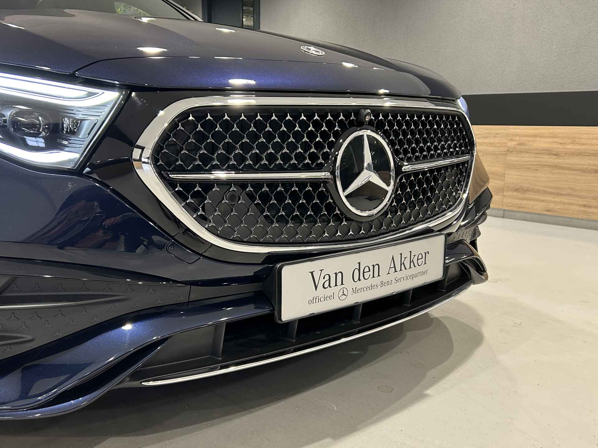 Mercedes-Benz E-Klasse 300e AMG // Burmester 4D // Panoramadak // Headup // Distronic // Leder // Memory // 360 Camera // Stoelventilatie // Keyless - 56/66