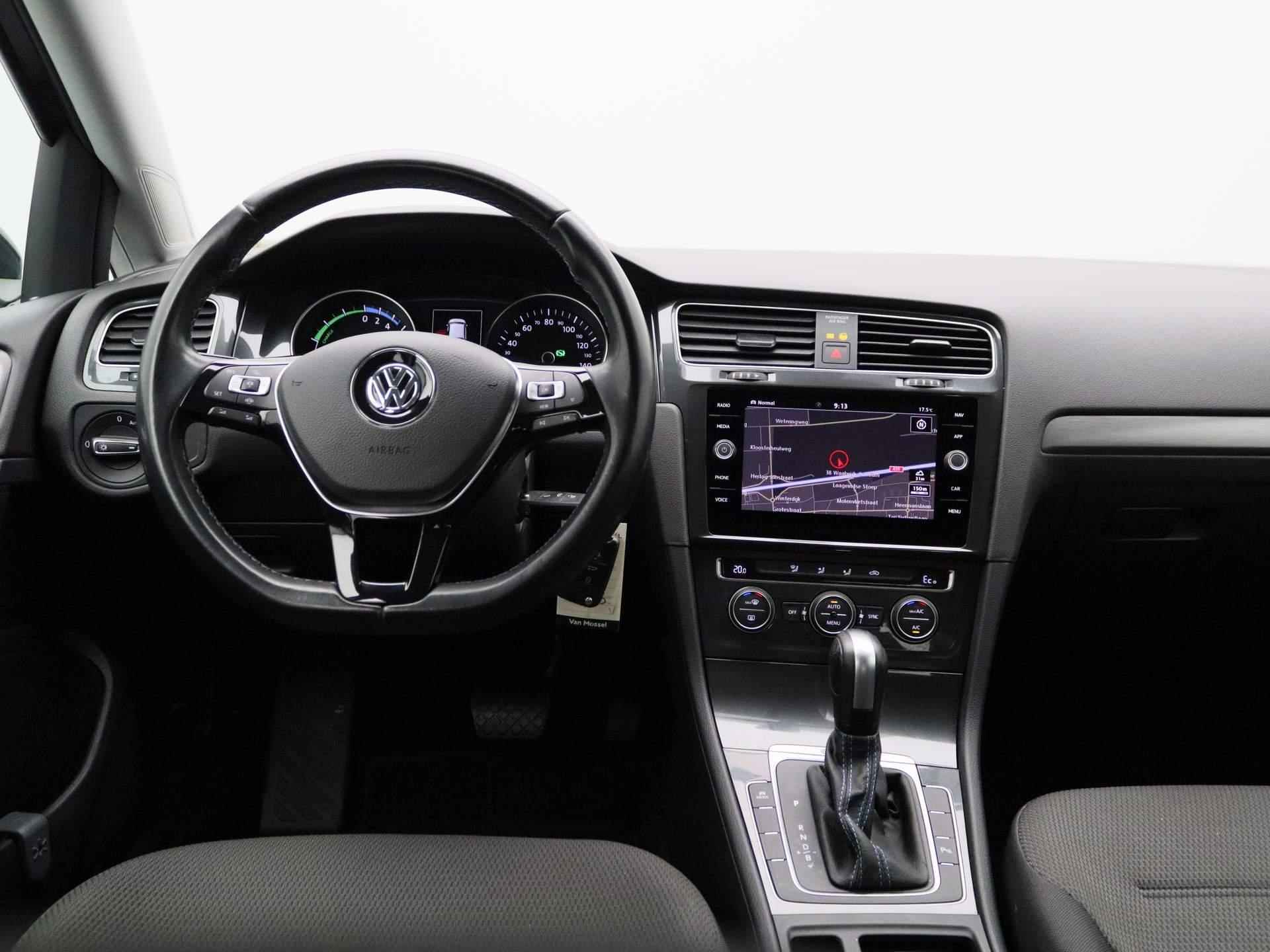 Volkswagen e-Golf E-DITION | Navigatie | Climate Control | Parkeerhulp | Carplay | - 7/36