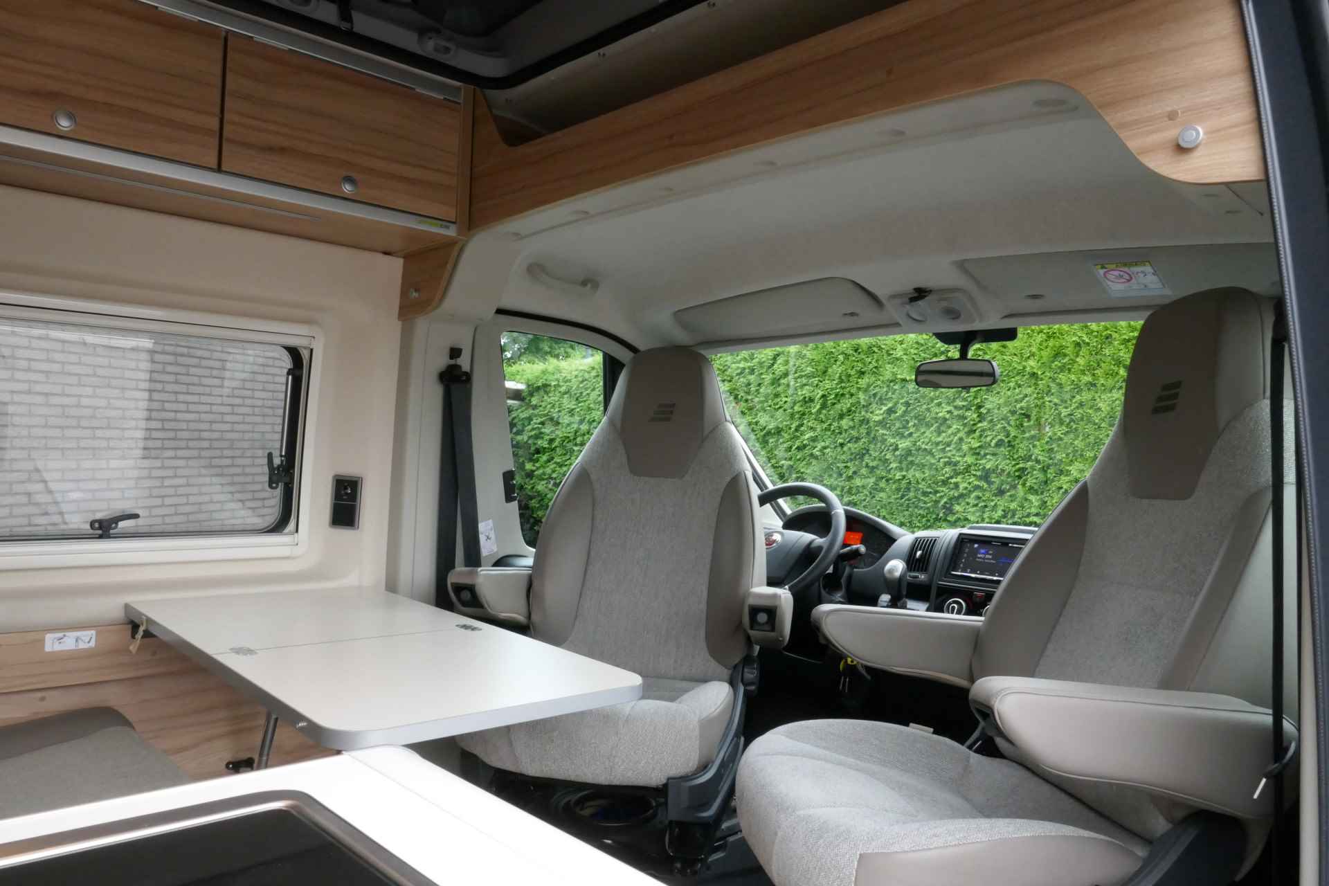 Hymer Yellowstone 640 Hymercar Hefdak 150 pk AUTOMAAT Euro6 Fiat Ducato **Lengtebedden/Hefdak met 2 slaapplaatsen/Trekhaak/NL Camper/S - 7/76