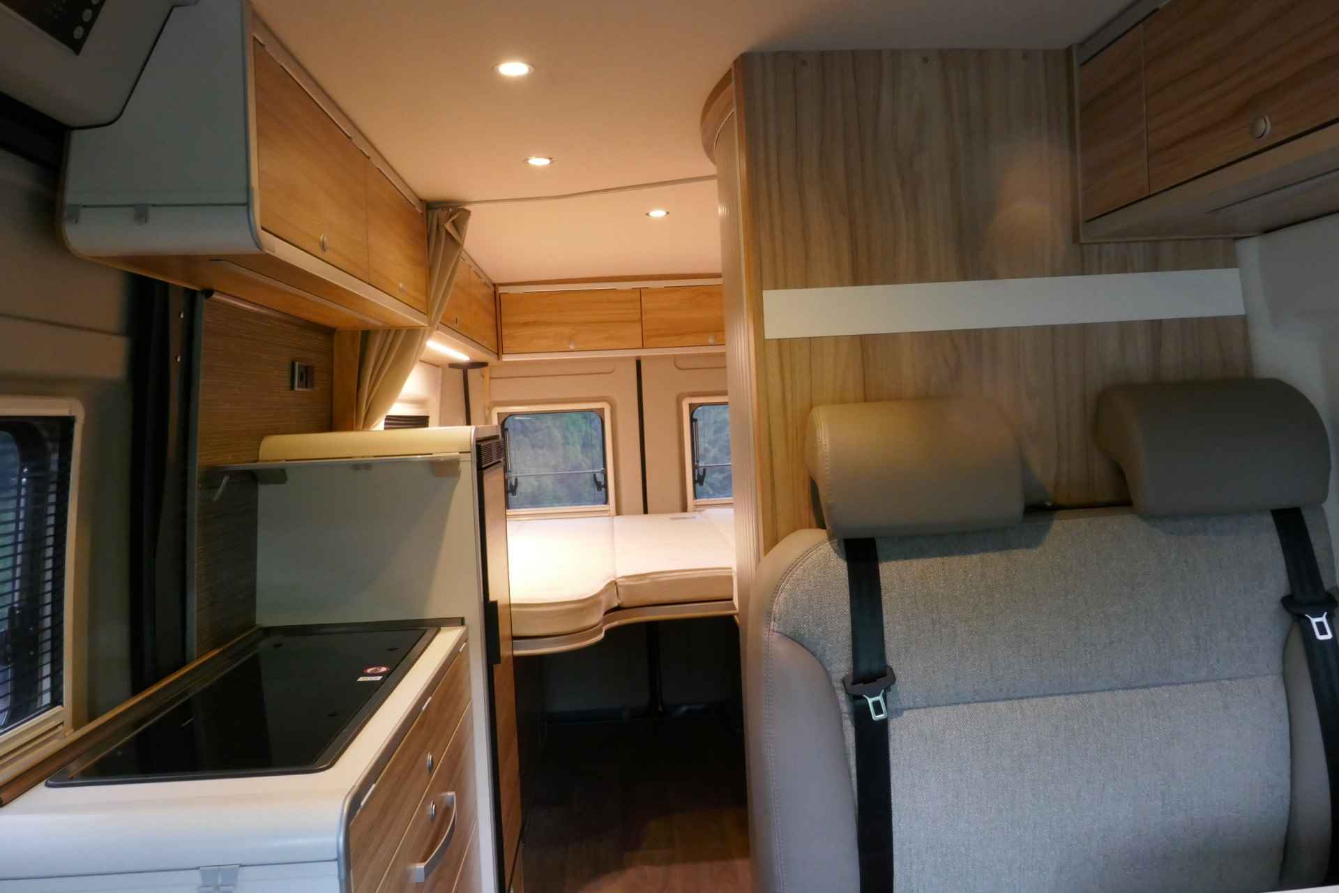 Hymer Yellowstone 640 Hymercar Hefdak 150 pk AUTOMAAT Euro6 Fiat Ducato **Lengtebedden/Hefdak met 2 slaapplaatsen/Trekhaak/NL Camper/S - 13/76