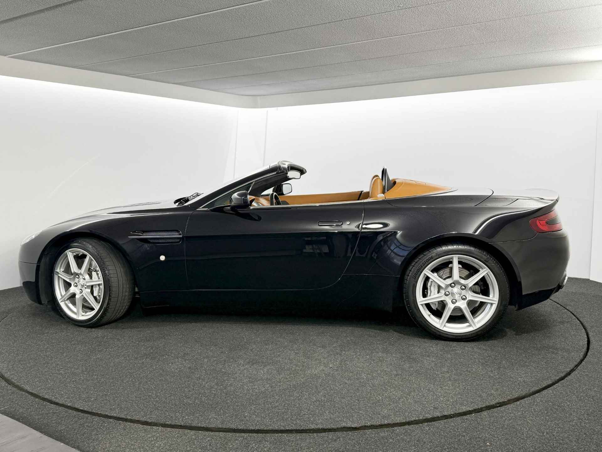 Aston Martin V8 Vantage Roadster 4.3 V8 Sportshift / NL auto / Voll. dealer historie / 60.000km - 12/32