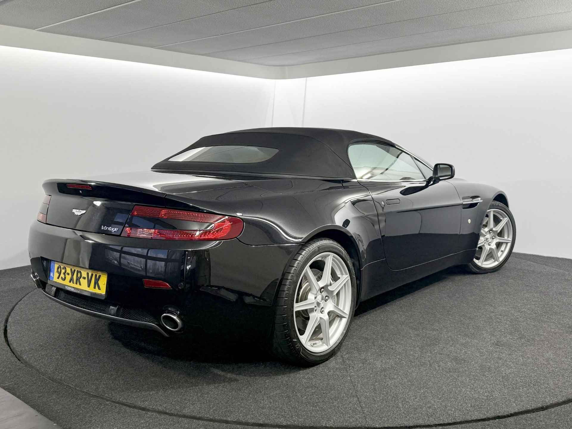 Aston Martin V8 Vantage Roadster 4.3 V8 Sportshift / NL auto / Voll. dealer historie / 60.000km - 17/32