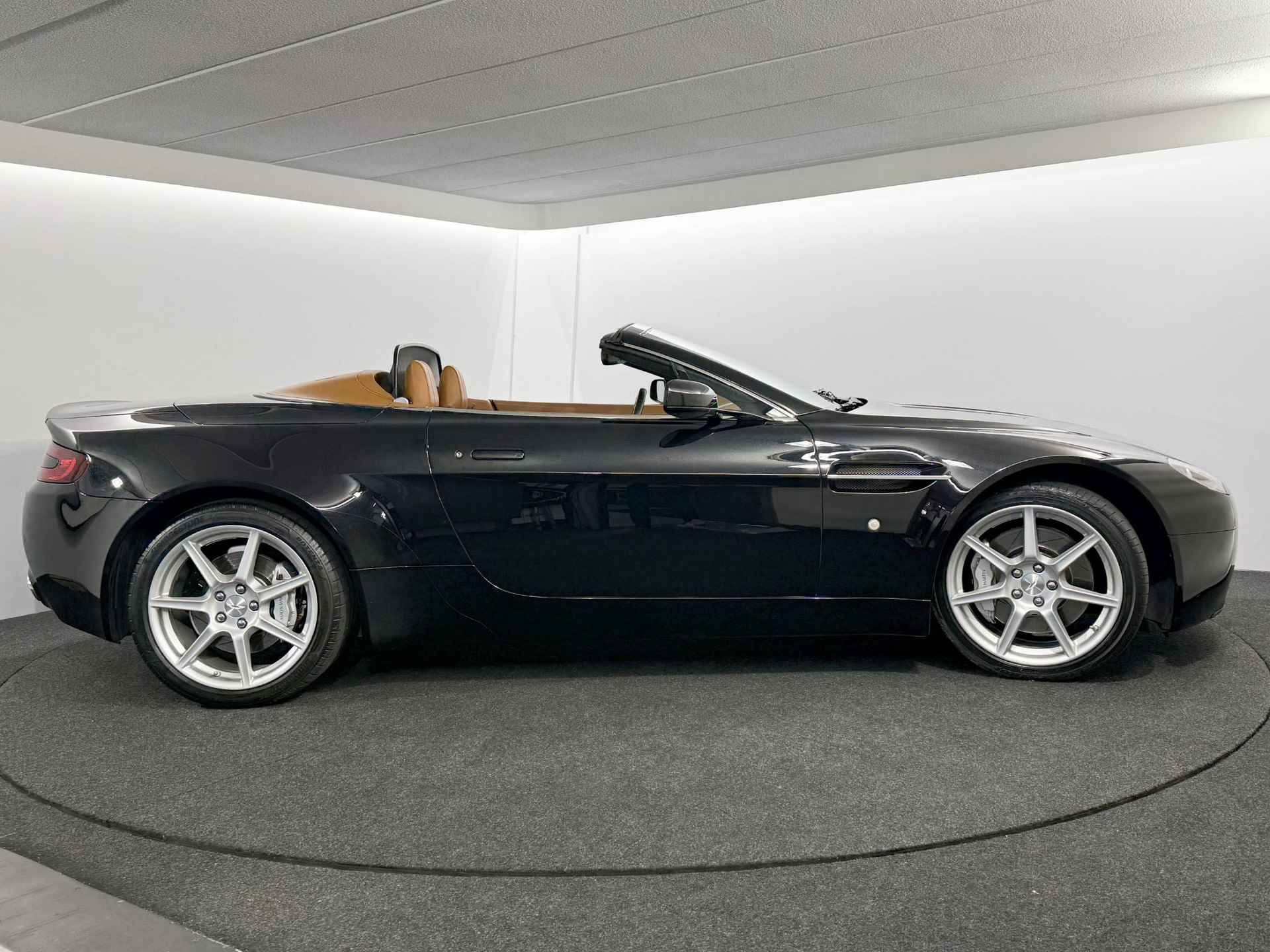 Aston Martin V8 Vantage Roadster 4.3 V8 Sportshift / NL auto / Voll. dealer historie / 60.000km - 27/32