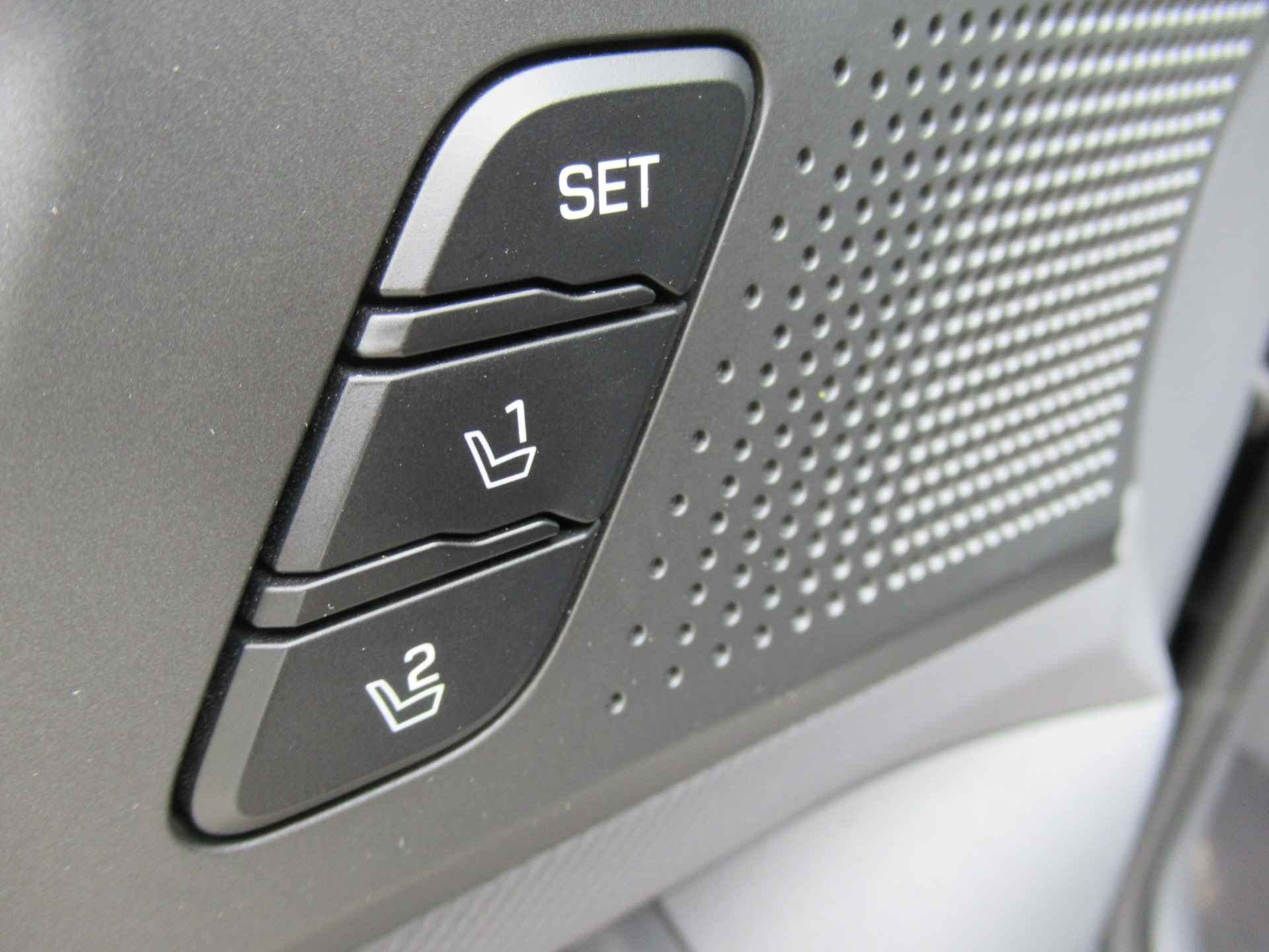 Hyundai IONIQ 1.6 GDi PHEV Plug In Premium 2e eigen - dealer onderh - full options! - 13/39