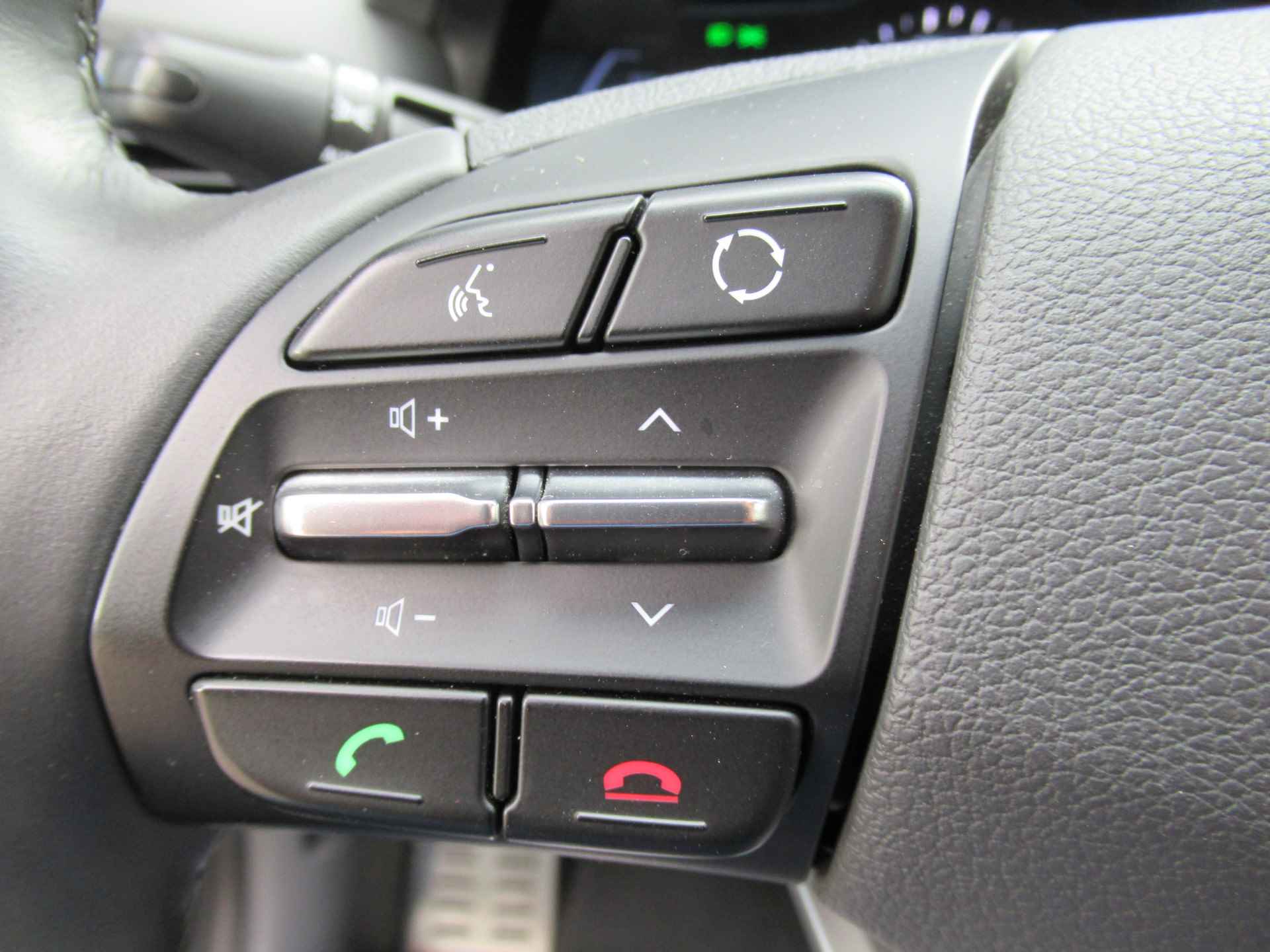 Hyundai IONIQ 1.6 GDi PHEV Plug In Premium 2e eigen - dealer onderh - full options! - 29/39