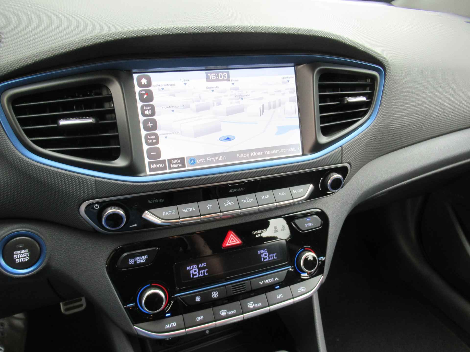 Hyundai IONIQ 1.6 GDi PHEV Plug In Premium 2e eigen - dealer onderh - full options! - 34/39