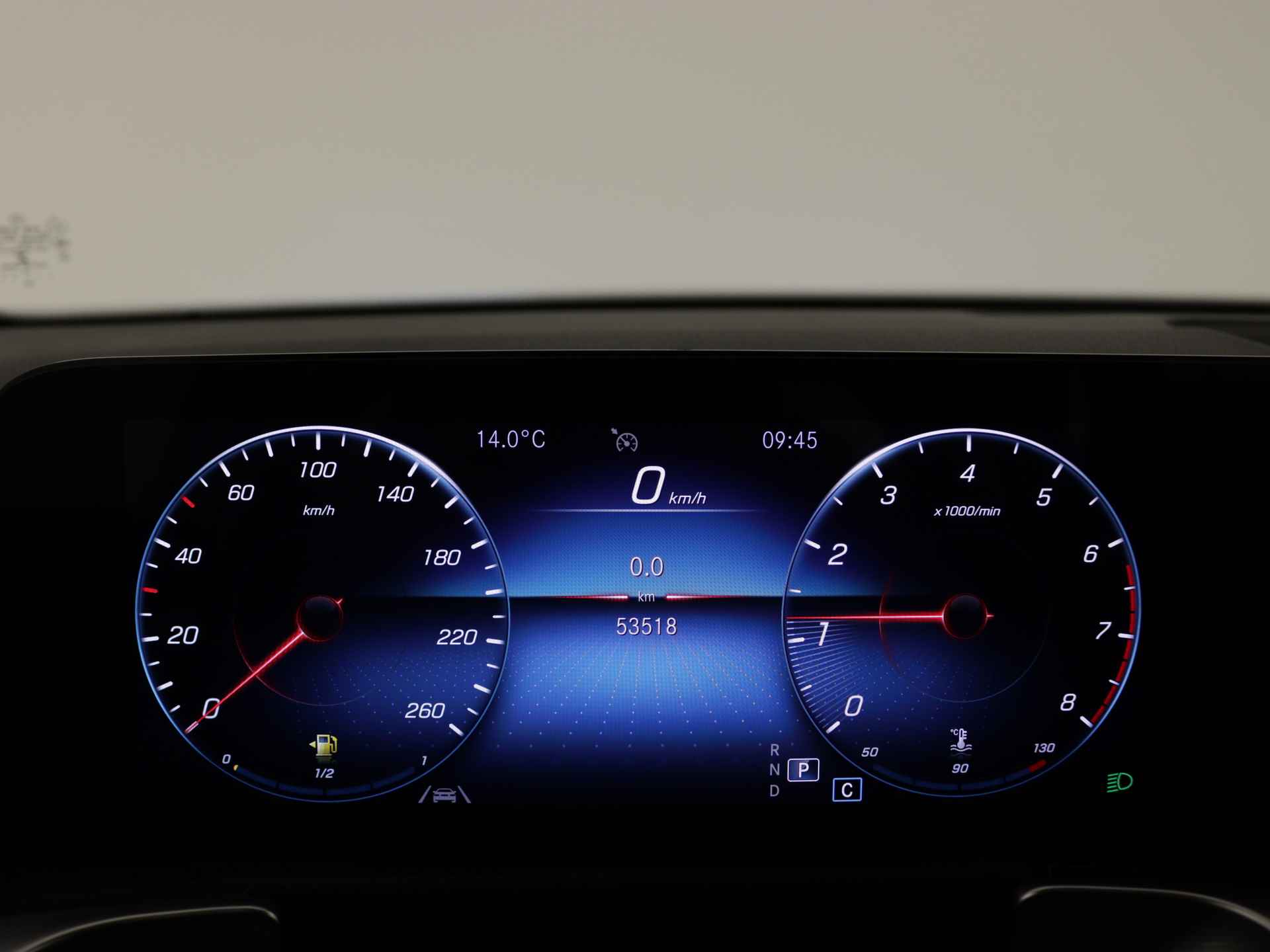 Mercedes-Benz GLB 180 Business Solution | Panoramadak | Parkeersensoren + Camera | Sfeerverlichting | Elektrische achterklep | Inclusief 24 maanden Mercedes-Benz Certified garantie voor Europa. - 7/44