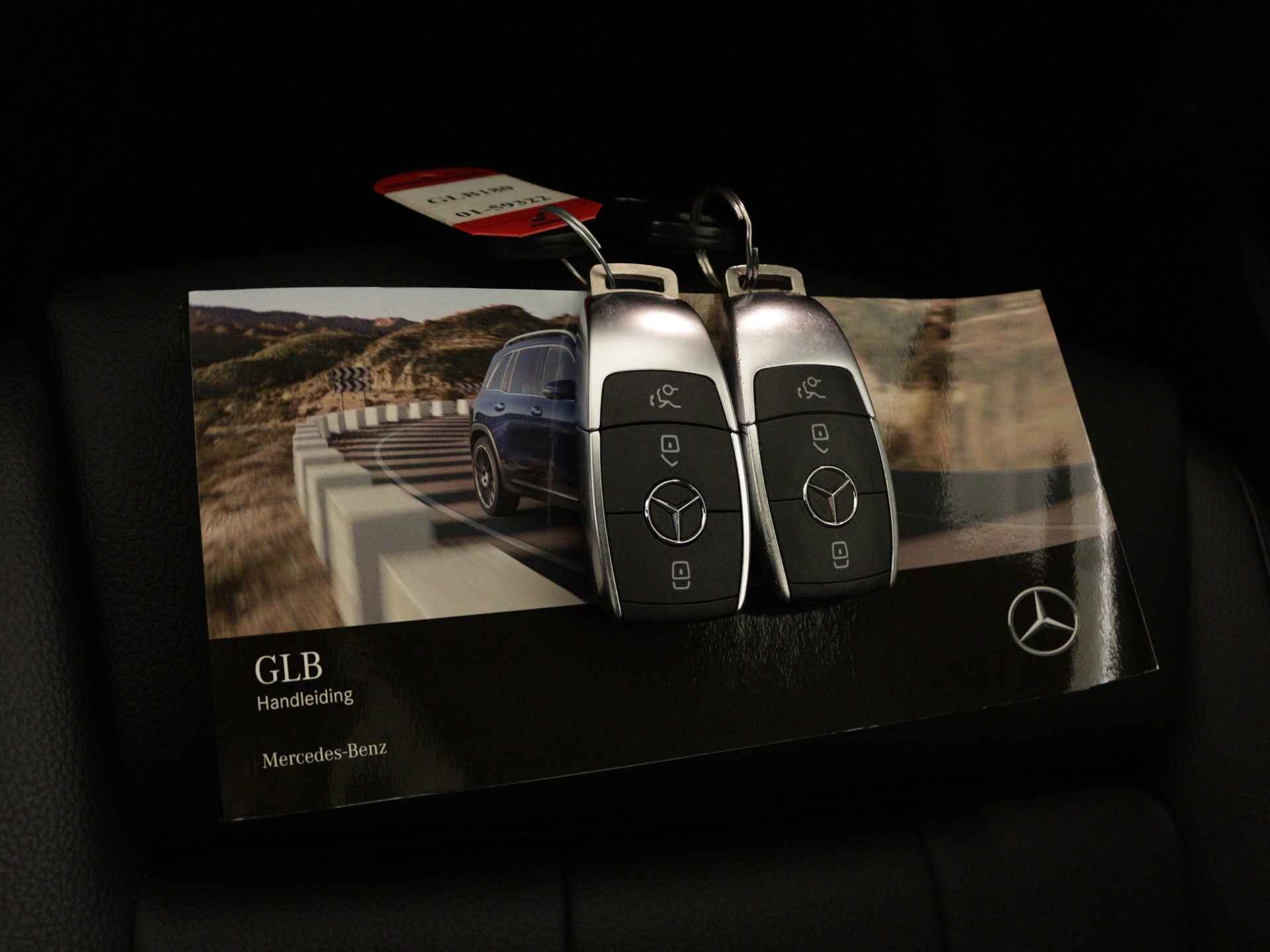 Mercedes-Benz GLB 180 Business Solution | Panoramadak | Parkeersensoren + Camera | Sfeerverlichting | Elektrische achterklep | Inclusief 24 maanden Mercedes-Benz Certified garantie voor Europa. - 14/44