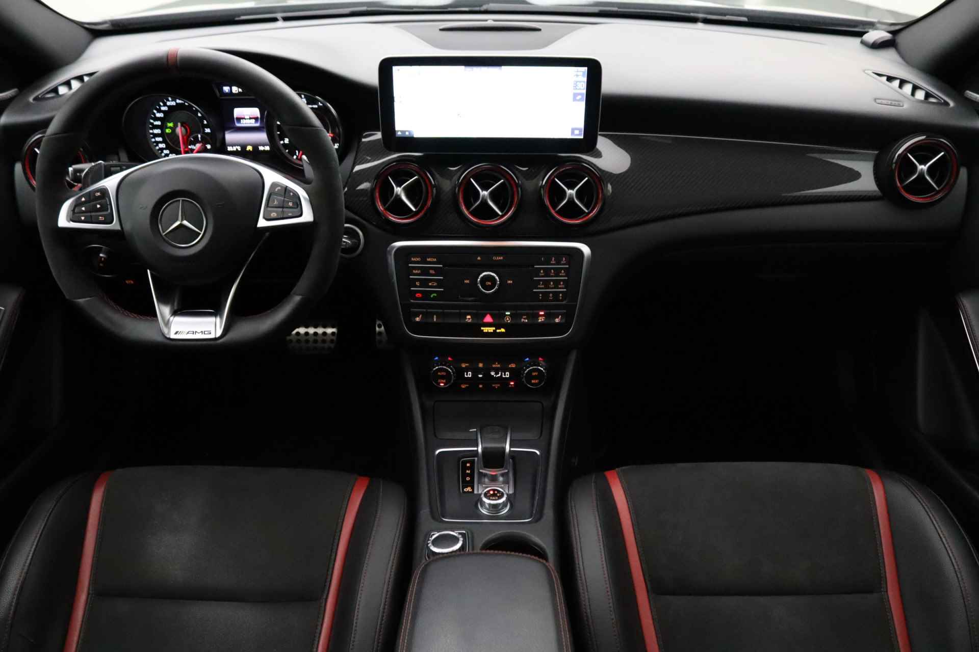 Mercedes-Benz GLA AMG 45 4MATIC Premium | Elektrisch glazen panoramadak | Lederen bekleding | LED - 3/32