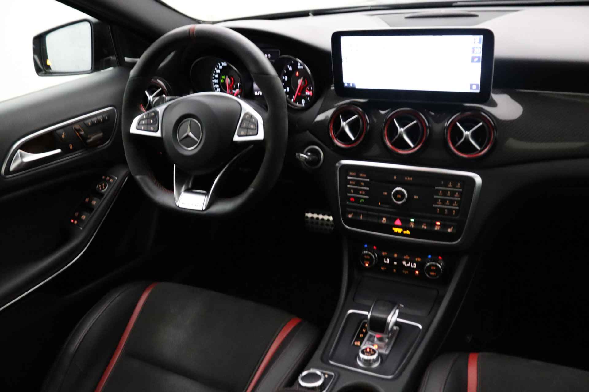 Mercedes-Benz GLA AMG 45 4MATIC Premium | Elektrisch glazen panoramadak | Lederen bekleding | LED - 13/32