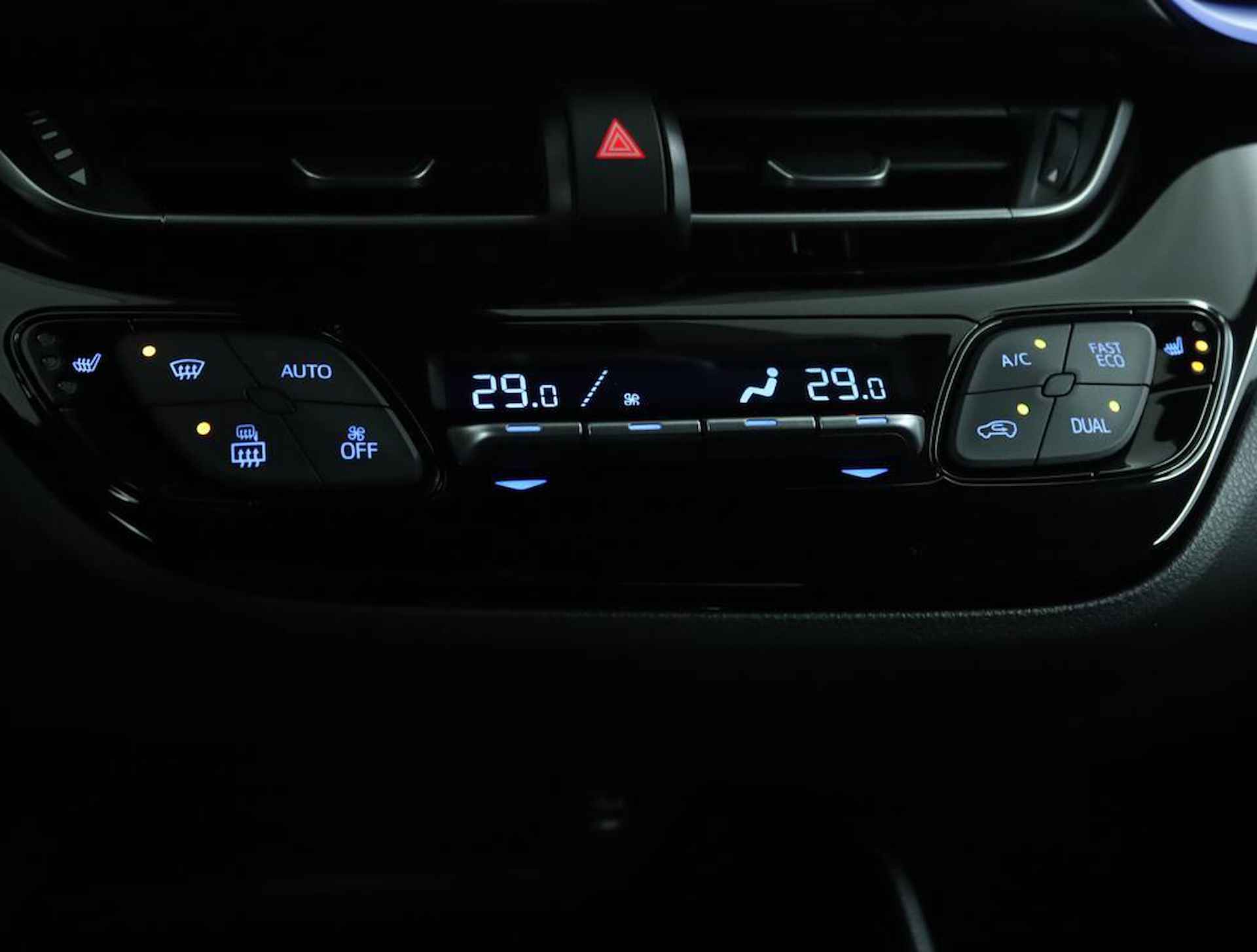 Toyota C-HR 1.8 Hybrid Executive | Trekhaak | Parkeersensoren | Camera | Stoelverwarming | Stuurwielverwarming | Climate Control | DAB+ Radio| - 7/54