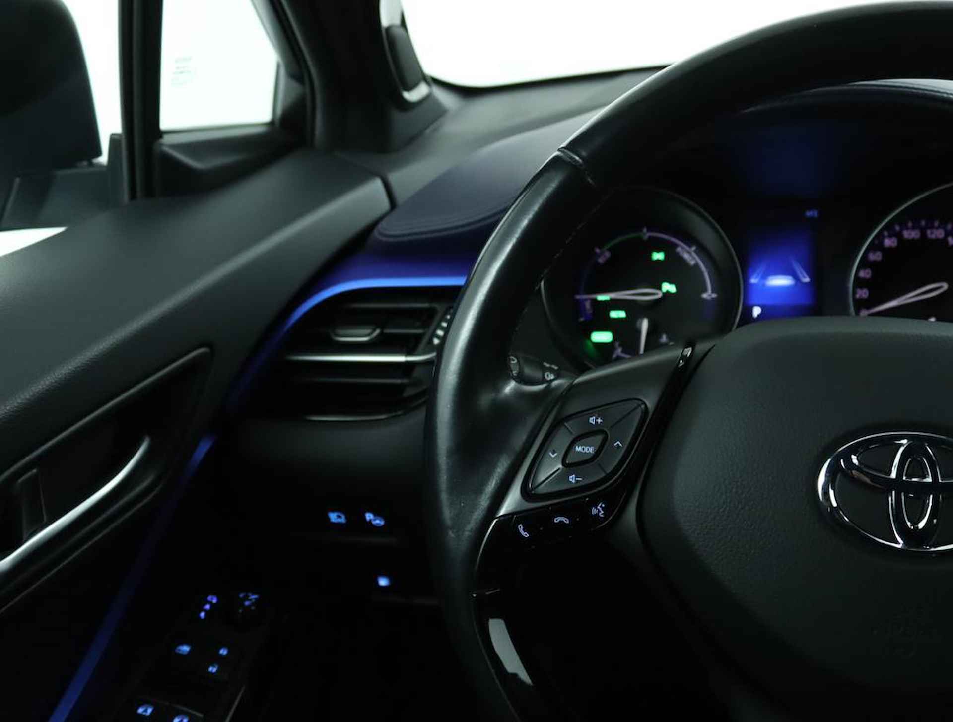 Toyota C-HR 1.8 Hybrid Executive | Trekhaak | Parkeersensoren | Camera | Stoelverwarming | Stuurwielverwarming | Climate Control | DAB+ Radio| - 19/54