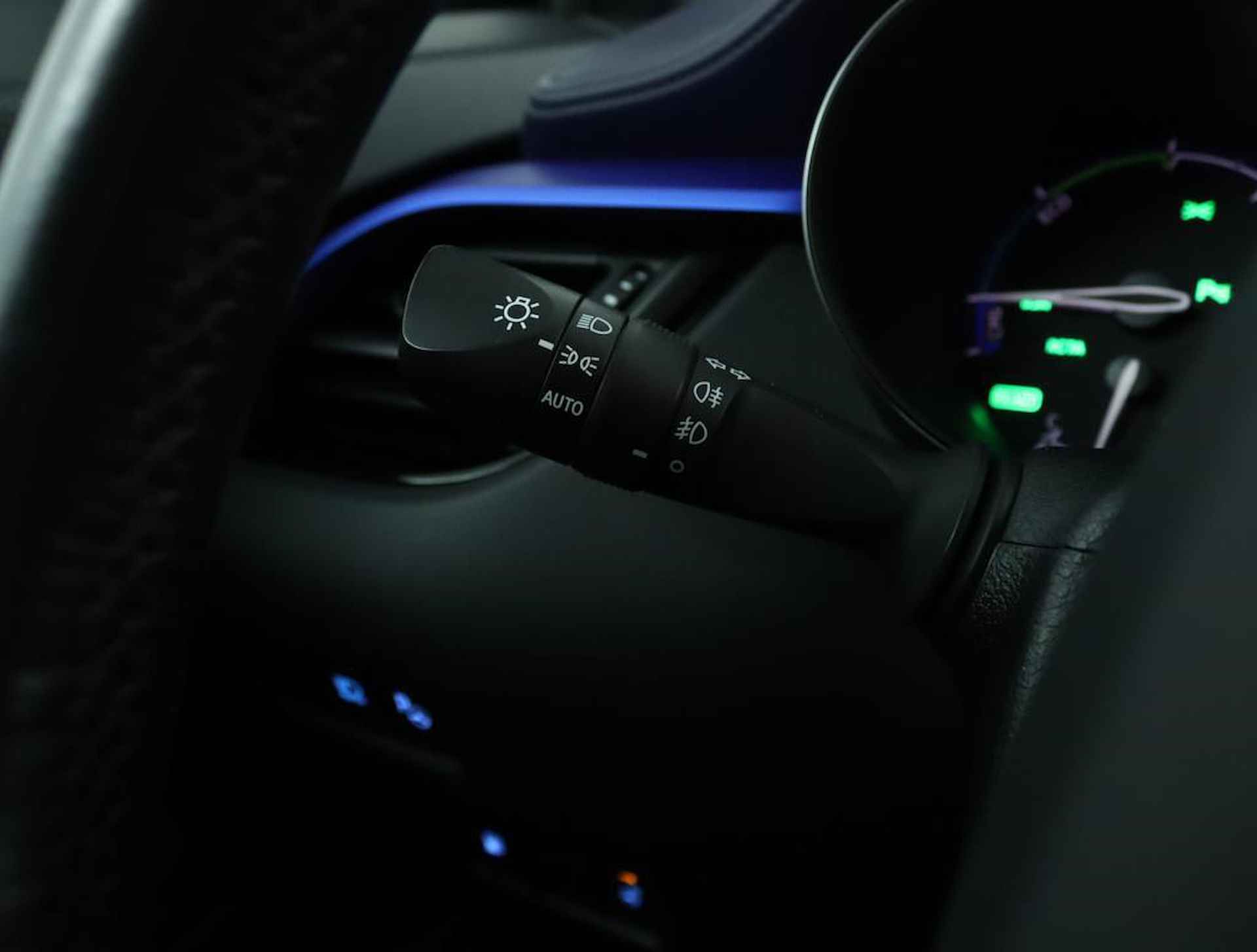 Toyota C-HR 1.8 Hybrid Executive | Trekhaak | Parkeersensoren | Camera | Stoelverwarming | Stuurwielverwarming | Climate Control | DAB+ Radio| - 29/54
