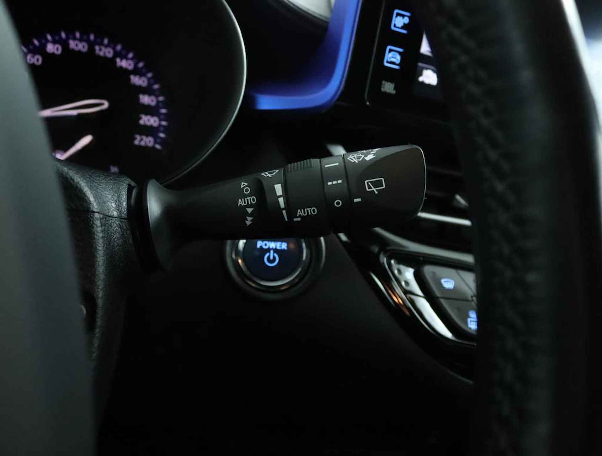 Toyota C-HR 1.8 Hybrid Executive | Trekhaak | Parkeersensoren | Camera | Stoelverwarming | Stuurwielverwarming | Climate Control | DAB+ Radio| - 30/54