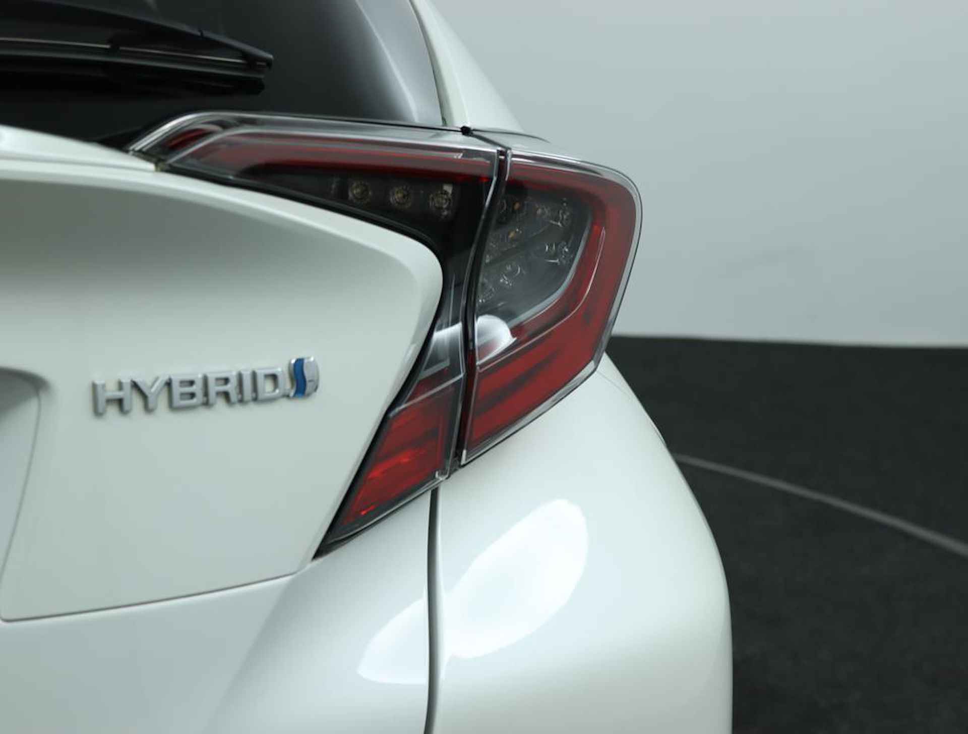 Toyota C-HR 1.8 Hybrid Executive | Trekhaak | Parkeersensoren | Camera | Stoelverwarming | Stuurwielverwarming | Climate Control | DAB+ Radio| - 36/54