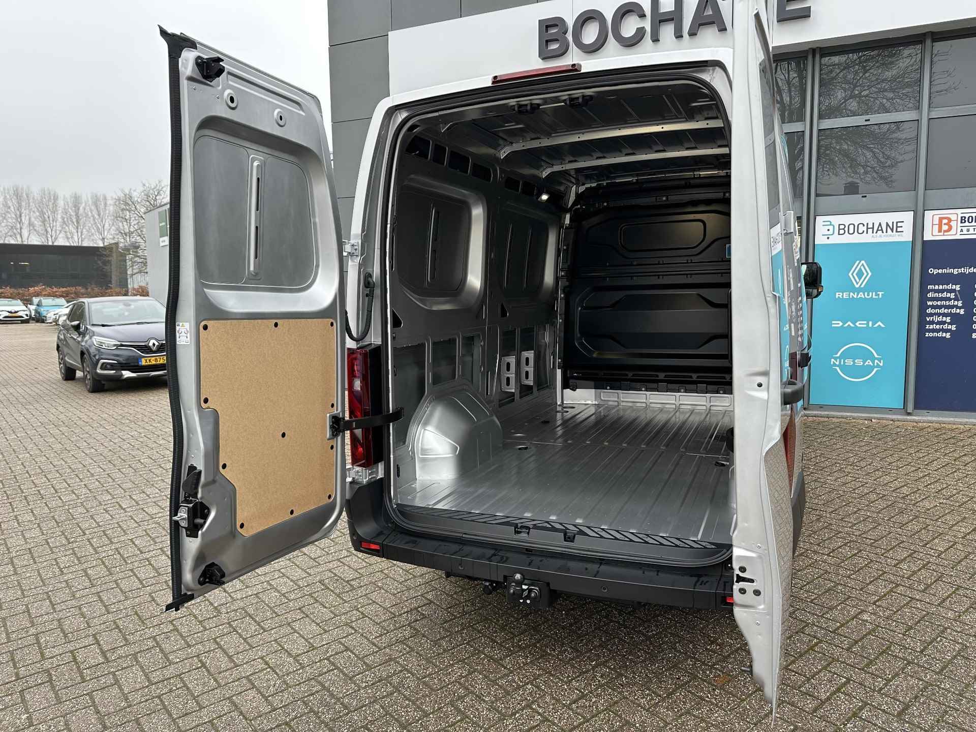 Renault Master T35 2.0 dCi 130 L2H2 Advance | Trekhaak | Draadloze oplader | Bedrijfswageninrichting | Stoelverwarming | Apple Carplay/Android Auto - 13/47