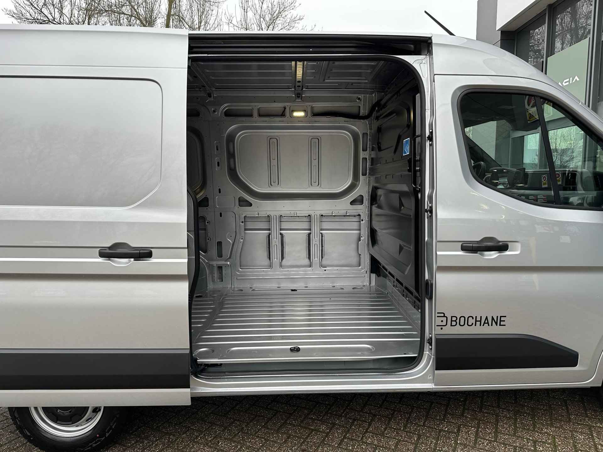 Renault Master T35 2.0 dCi 130 L2H2 Advance | Trekhaak | Draadloze oplader | Bedrijfswageninrichting | Stoelverwarming | Apple Carplay/Android Auto - 15/47