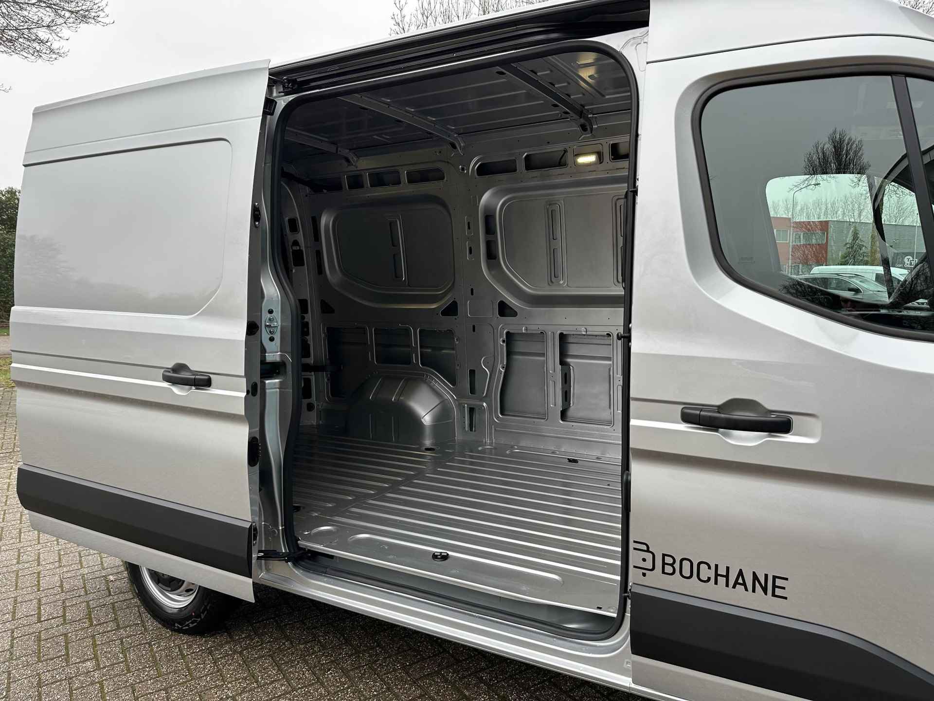 Renault Master T35 2.0 dCi 130 L2H2 Advance | Trekhaak | Draadloze oplader | Bedrijfswageninrichting | Stoelverwarming | Apple Carplay/Android Auto - 16/47