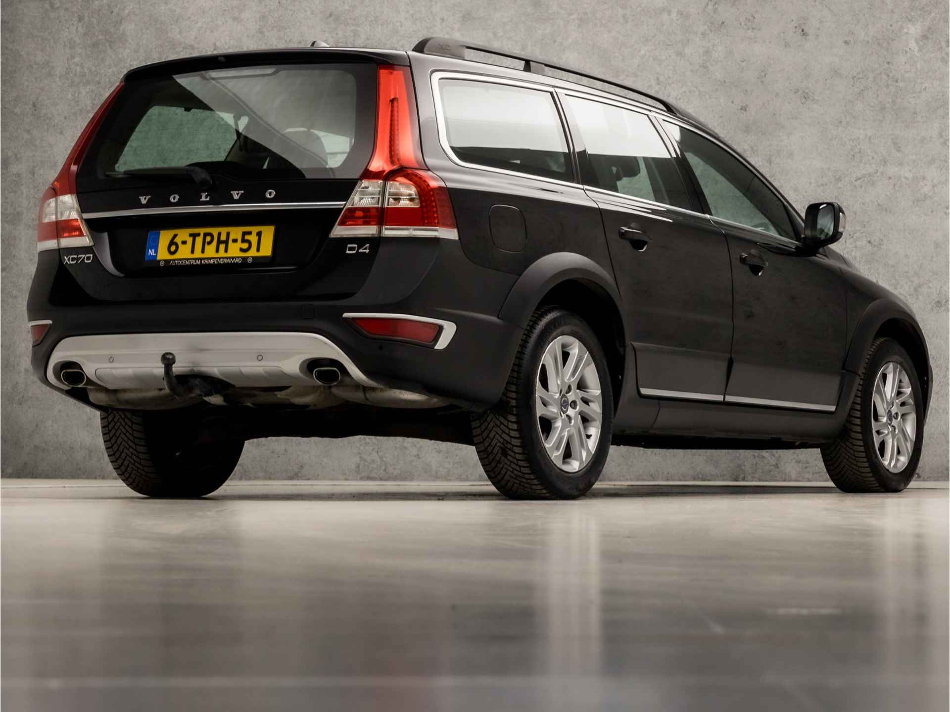 Volvo XC70 2.0 D4 FWD Nordic+ Inscription 181Pk Automaat (SCHUIFDAK, NAVIGATIE, LEDEREN SPORTSTOELEN, STOELVERWARMING, XENON, CRUISE, PARKEERSENSOREN, NIEUWE APK, NIEUWSTAAT) - 5/33