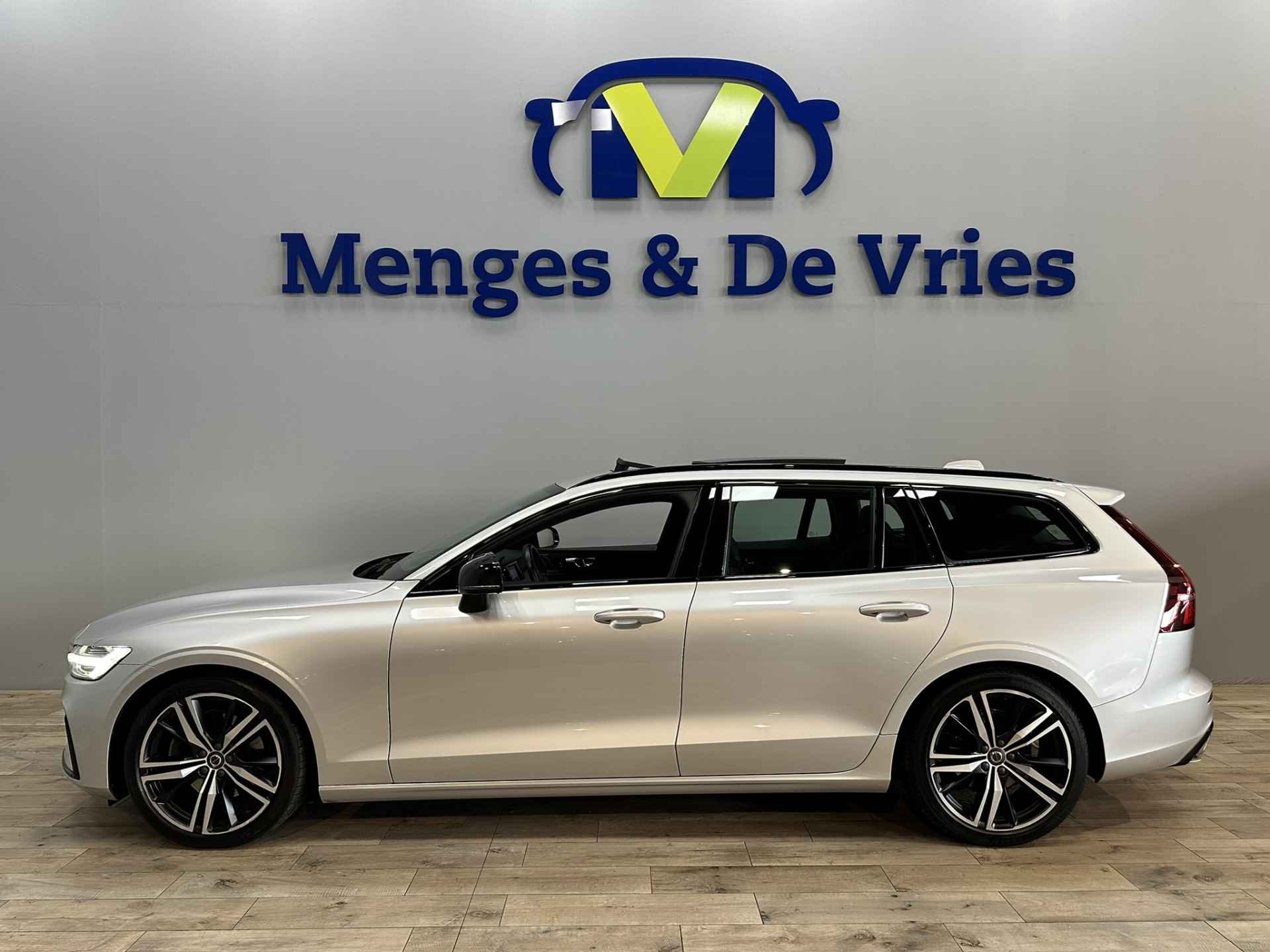 Volvo V60 2.0 B3 R-Design Airco ECC | LED | Panorama | 360 Camera | Harman Kardon | Trekhaak | Adaptive Cruise | Apple Carplay | Stoelverwarming | Isofix | NAP | - 6/52