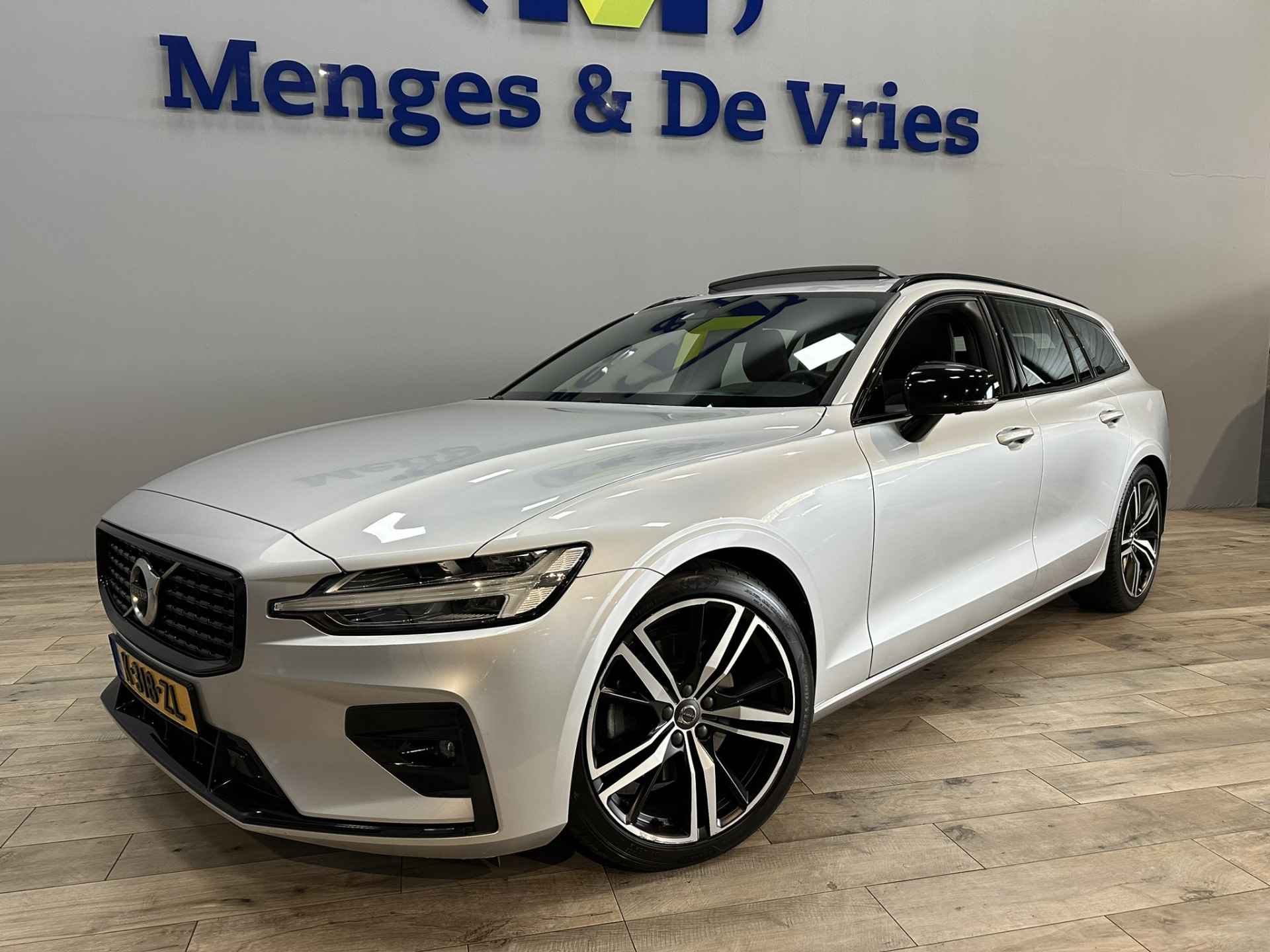 Volvo V60 2.0 B3 R-Design Airco ECC | LED | Panorama | 360 Camera | Harman Kardon | Trekhaak | Adaptive Cruise | Apple Carplay | Stoelverwarming | Isofix | NAP | - 7/52