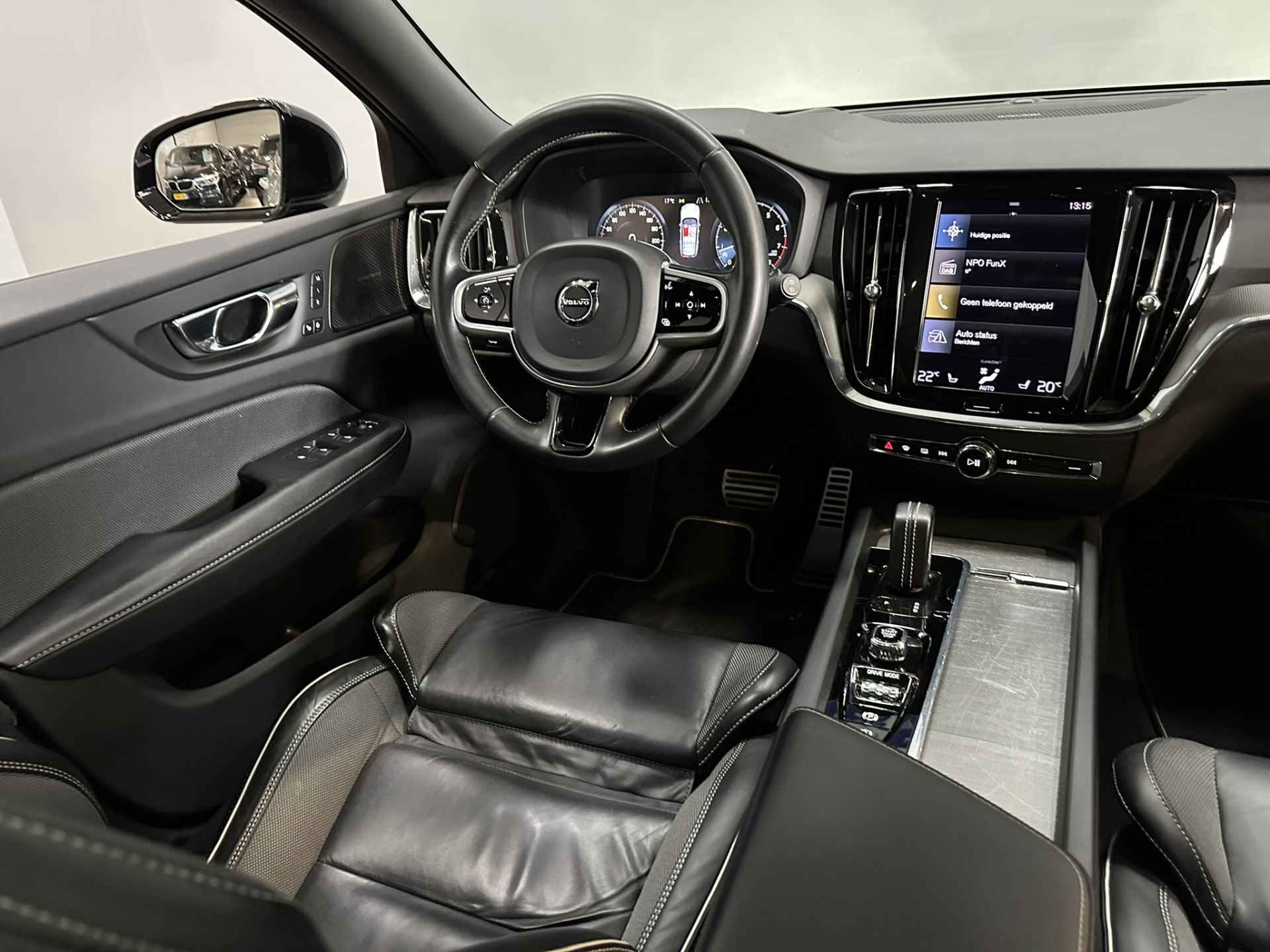 Volvo V60 2.0 B3 R-Design Airco ECC | LED | Panorama | 360 Camera | Harman Kardon | Trekhaak | Adaptive Cruise | Apple Carplay | Stoelverwarming | Isofix | NAP | - 34/52