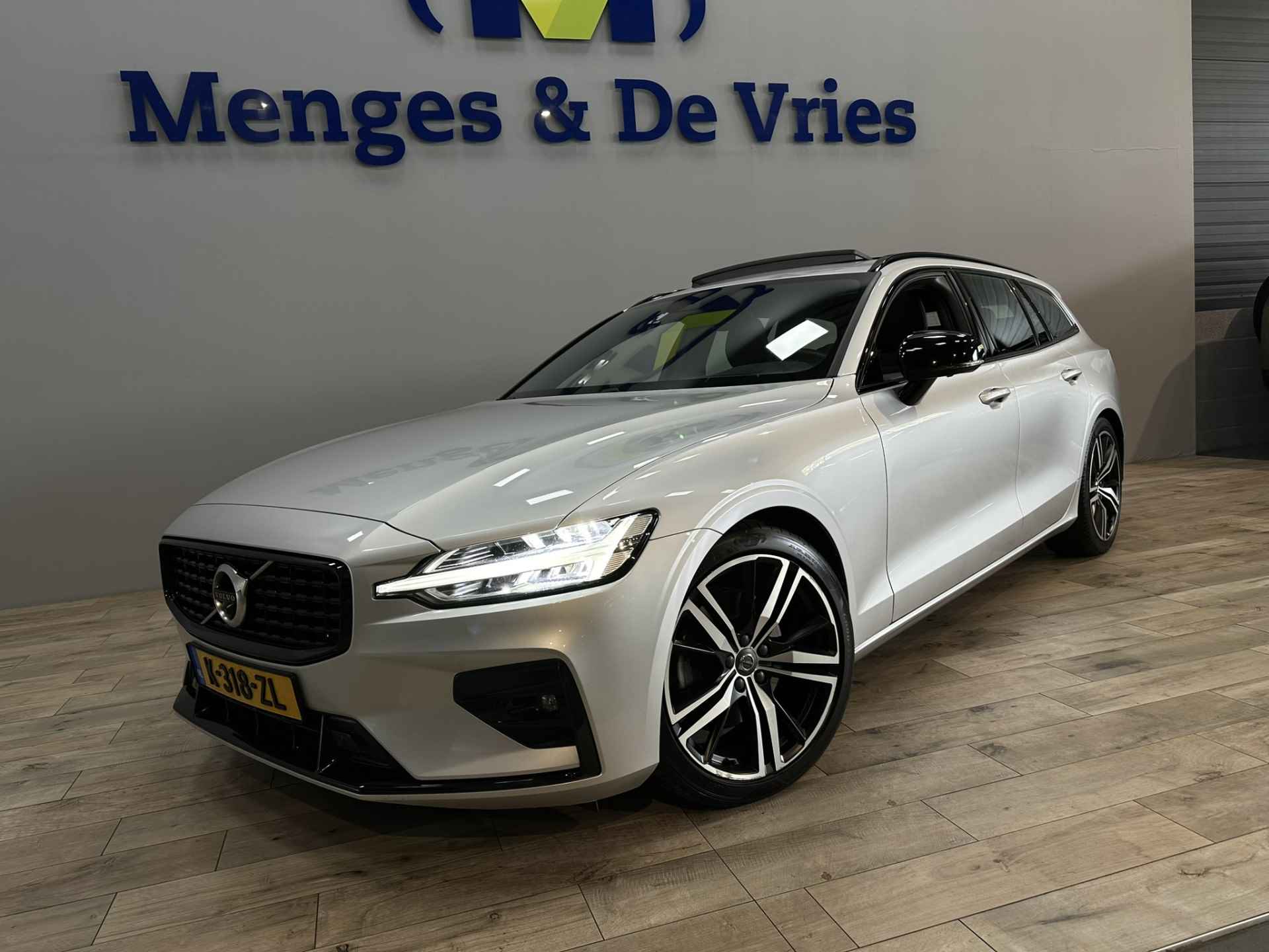 Volvo V60 2.0 B3 R-Design Airco ECC | LED | Panorama | 360 Camera | Harman Kardon | Trekhaak | Adaptive Cruise | Apple Carplay | Stoelverwarming | Isofix | NAP | - 47/52