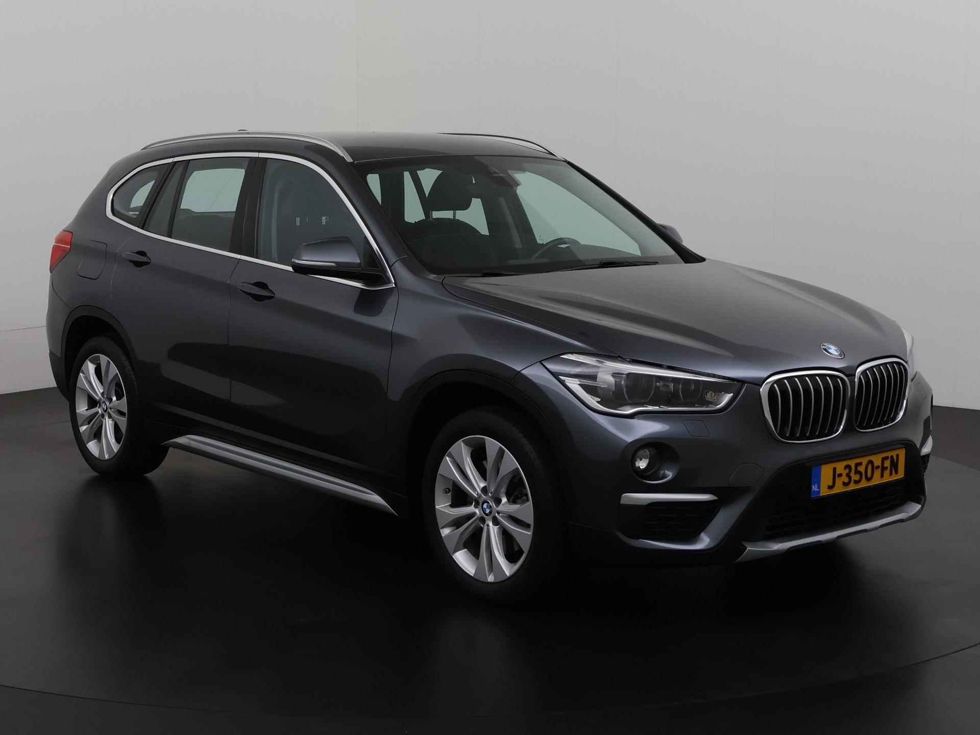 BMW X1 sDrive20i Centennial High Executive | Trekhaak | Head Up | Leder | Zondag Open! - 30/36