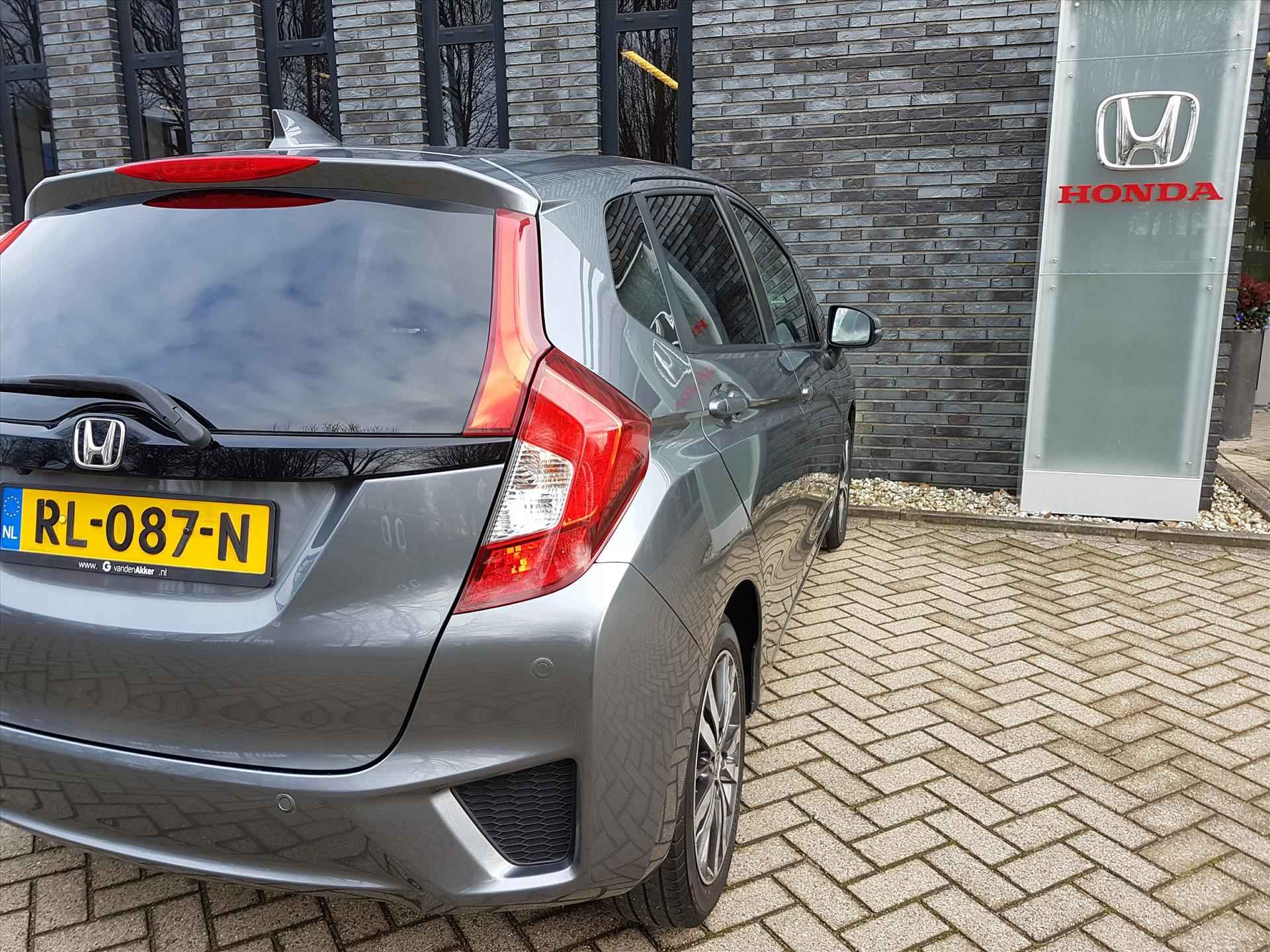 Honda Jazz 1.3 i-VTEC 102pk CVT Elegance + NAVI Rijklaarprijs 12 mnd garantie - 12/65