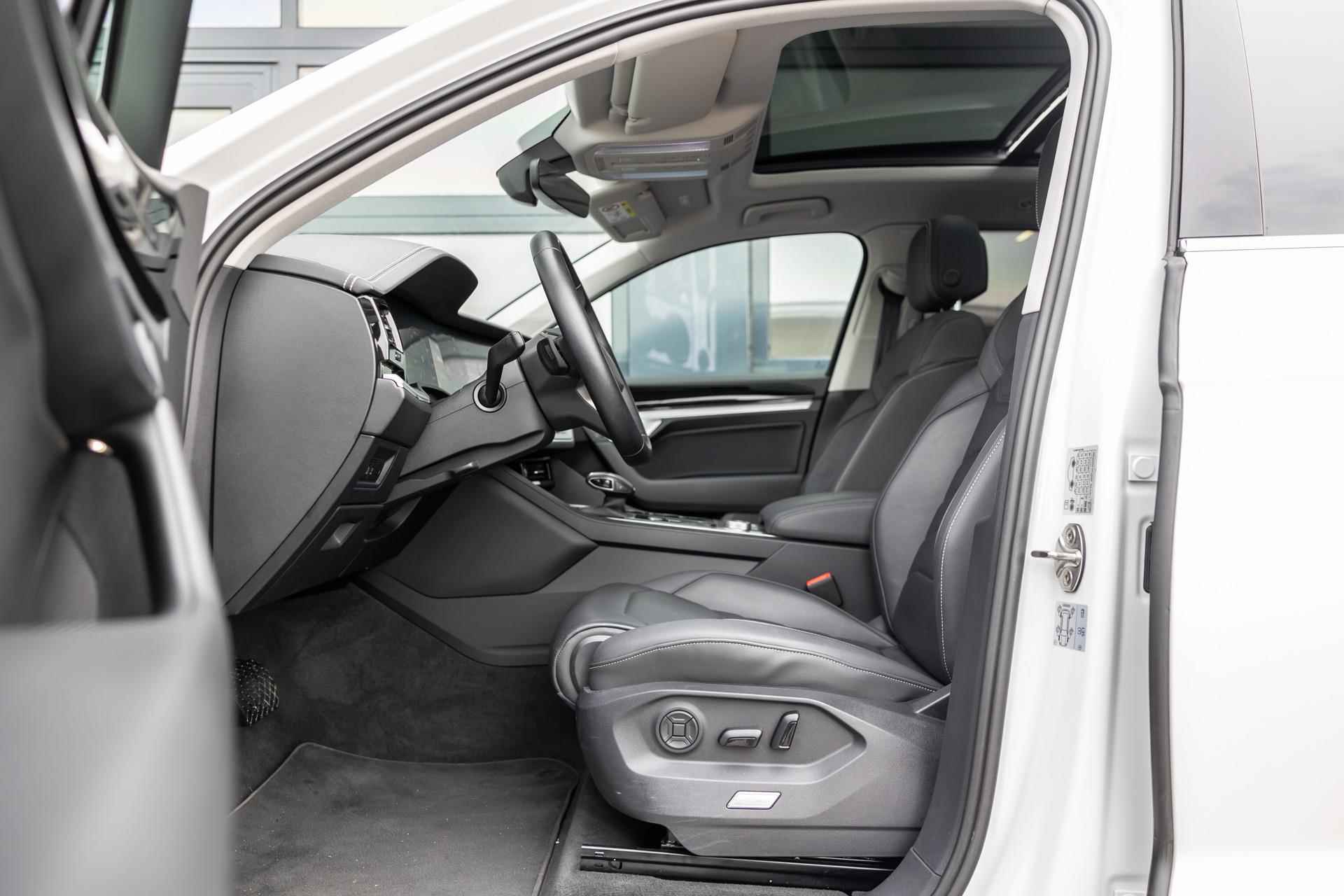 Volkswagen Touareg 3.0 TSI 381pk eHybrid 4MOTION | Panoramadak | Navigatie | LED Matrix | Lederen Bekleding - 21/47