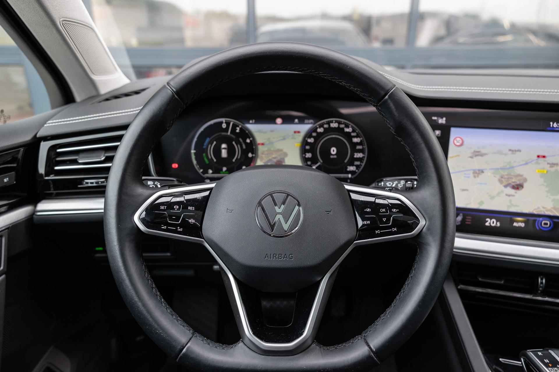 Volkswagen Touareg 3.0 TSI 381pk eHybrid 4MOTION | Panoramadak | Navigatie | LED Matrix | Lederen Bekleding - 23/47