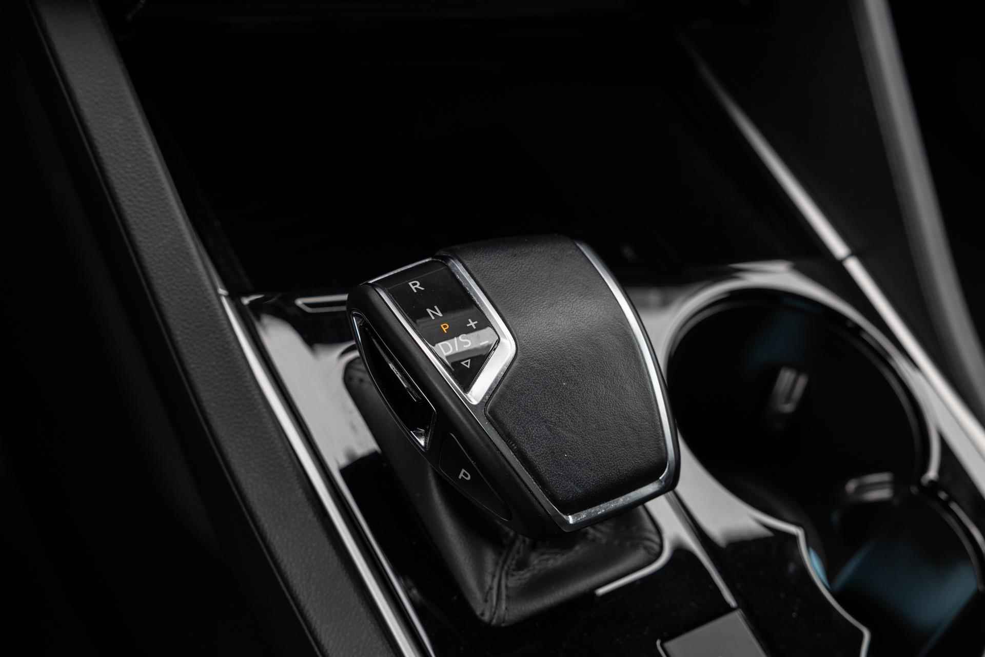 Volkswagen Touareg 3.0 TSI 381pk eHybrid 4MOTION | Panoramadak | Navigatie | LED Matrix | Lederen Bekleding - 29/47