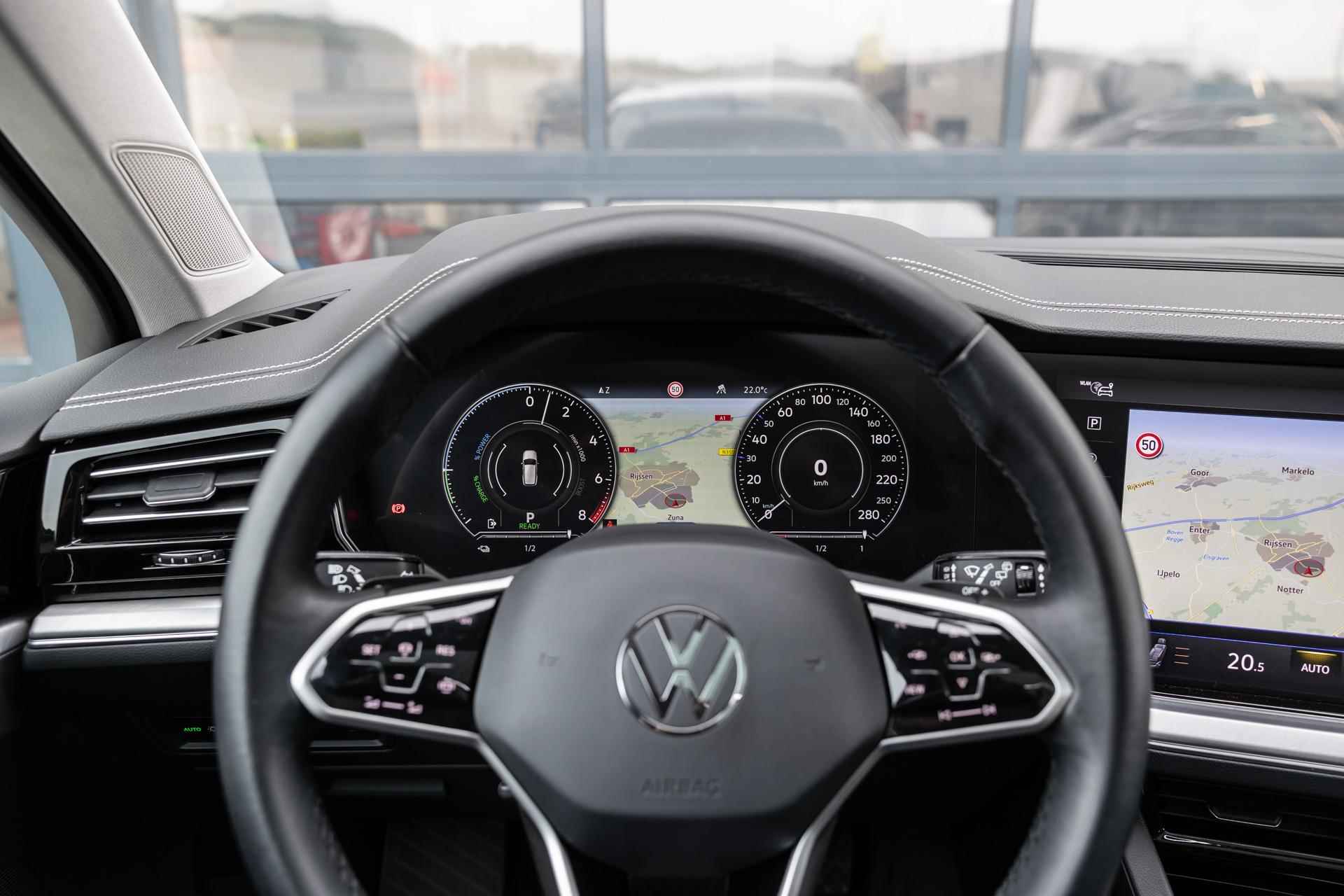 Volkswagen Touareg 3.0 TSI 381pk eHybrid 4MOTION | Panoramadak | Navigatie | LED Matrix | Lederen Bekleding - 35/47