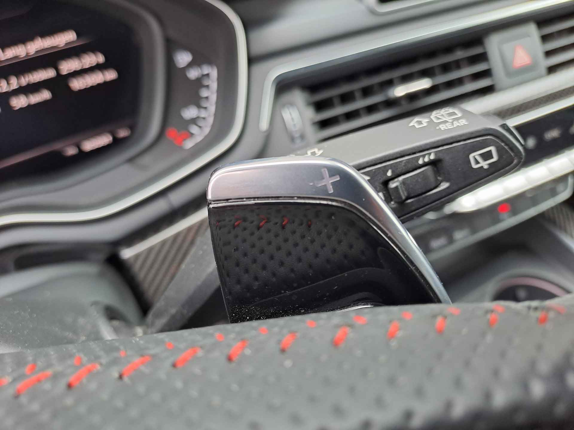 Audi RS4 Avant 2.9 TFSI Quattro Carbon | Leder | RS stoelen | B&O | Camera | Audi Sport Uitlaat | Trekhaak - 44/68