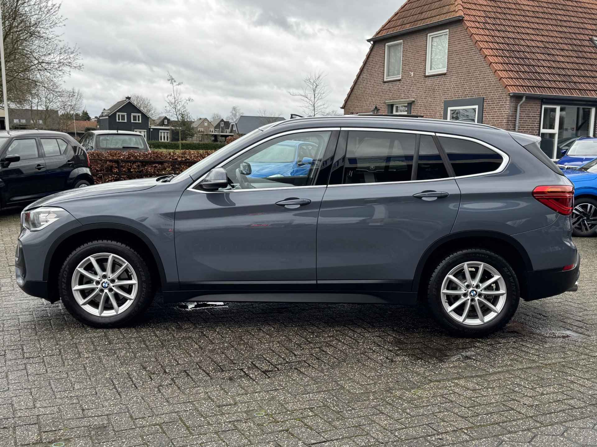 BMW X1 sDrive18i High Executive PANO | LEER | KLIMA | BOVAG!! - 3/33