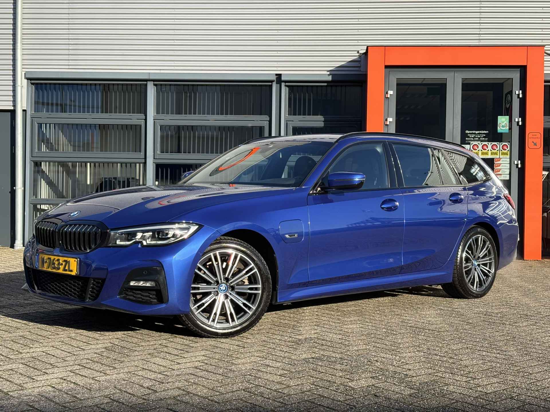 BMW 3 Serie Touring /320e Business Edition Plus M Sport Pakket / Portimao Blau / Stoel & Stuurverwarming / Wegklapbare Trekhaak / - 10/42