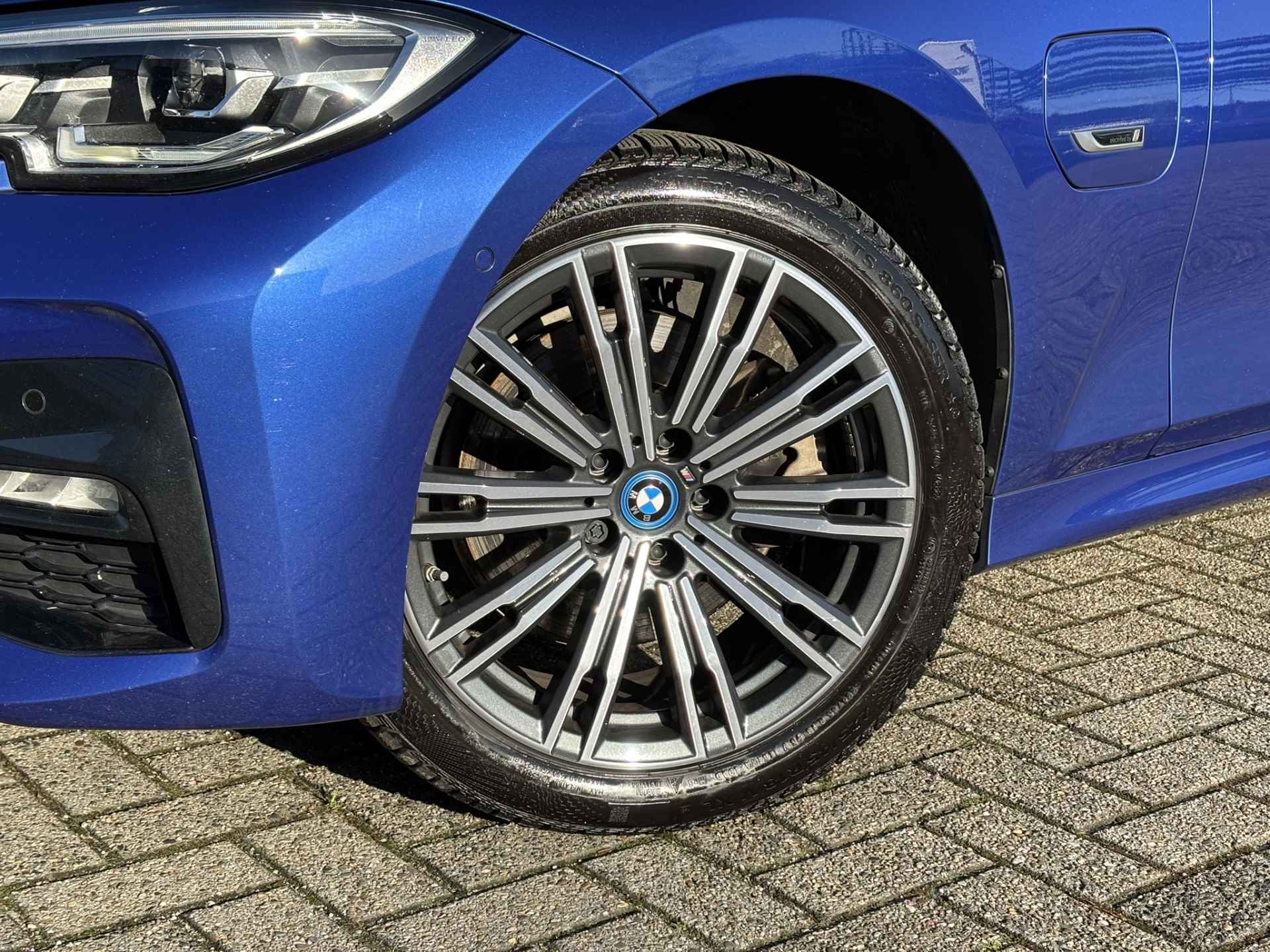 BMW 3 Serie Touring /320e Business Edition Plus M Sport Pakket / Portimao Blau / Stoel & Stuurverwarming / Wegklapbare Trekhaak / - 11/42