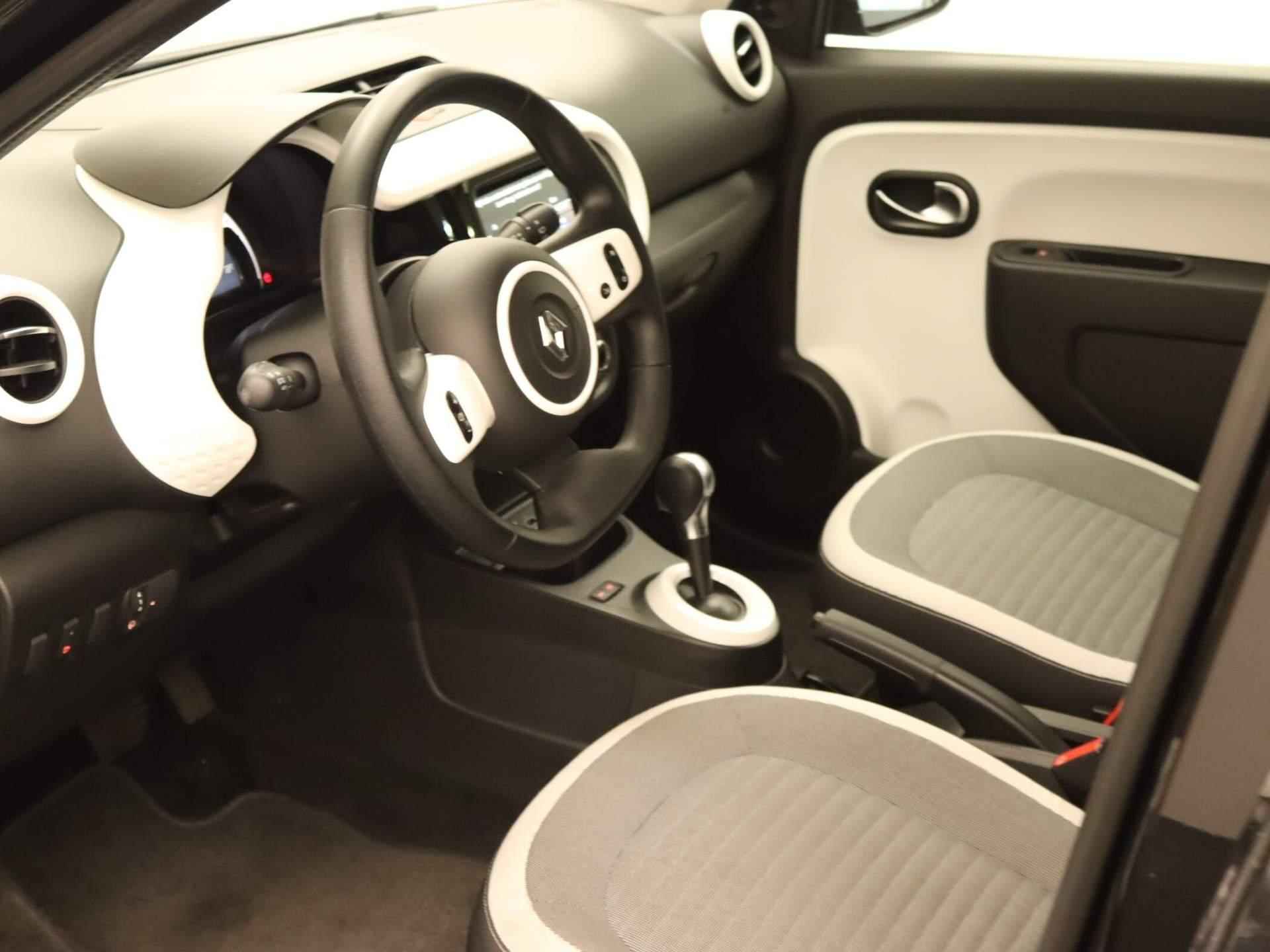 Renault Twingo Z.E. R80 Collection  - ORIGINEEL NEDERLANDSE AUTO - 60 KW - CLIMATE CONTROL - VOORSTOELEN VERWARMD - NAVIGATIE - BLUETOOTH - LICHT/ REGENSENSOR - ELEKTRISCHE RAMEN VOOR - CENTRALE VERGRENDELING MET AFSTANDSBEDIENING - 3/35