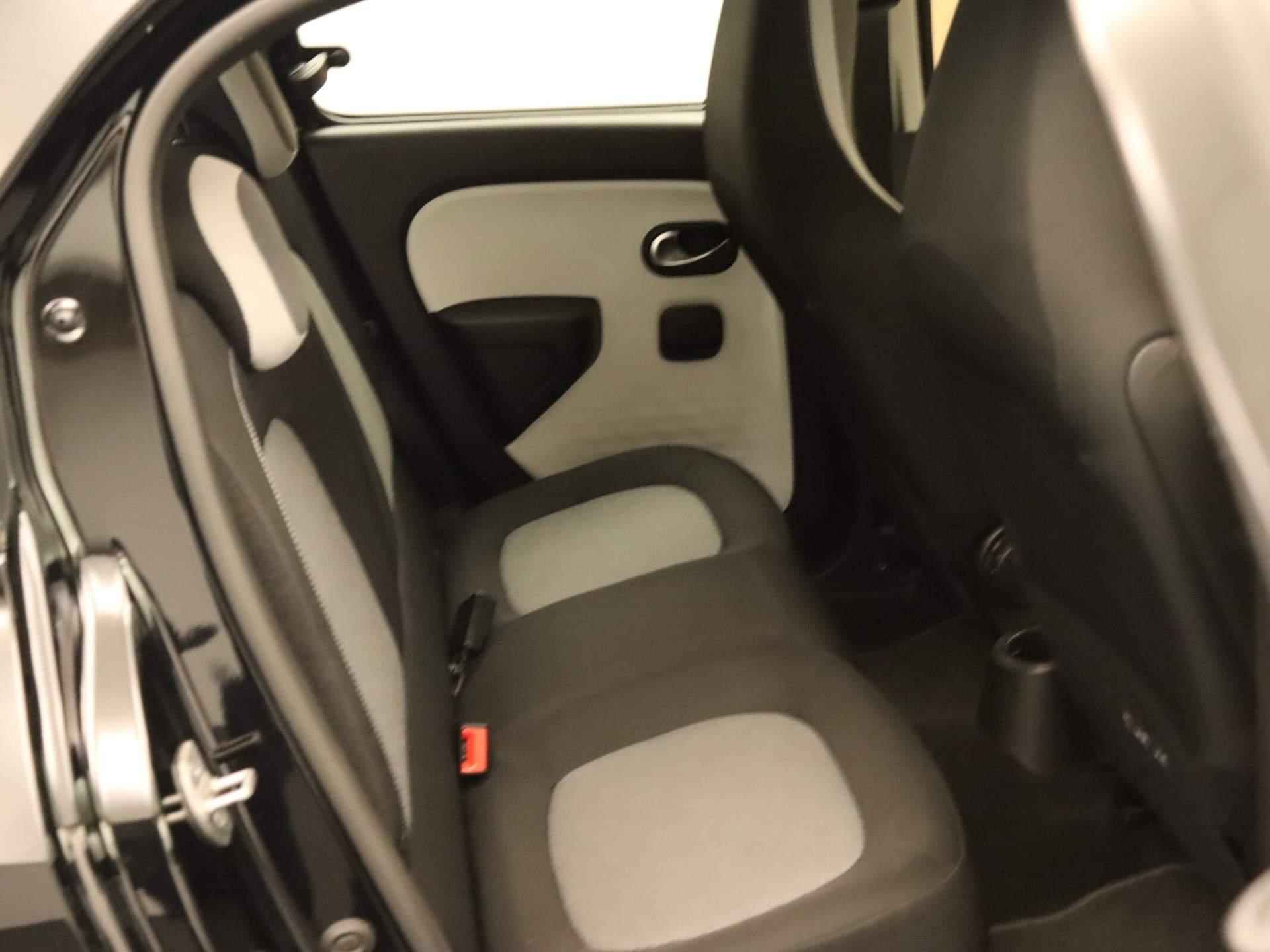 Renault Twingo Z.E. R80 Collection  - ORIGINEEL NEDERLANDSE AUTO - 60 KW - CLIMATE CONTROL - VOORSTOELEN VERWARMD - NAVIGATIE - BLUETOOTH - LICHT/ REGENSENSOR - ELEKTRISCHE RAMEN VOOR - CENTRALE VERGRENDELING MET AFSTANDSBEDIENING - 13/35