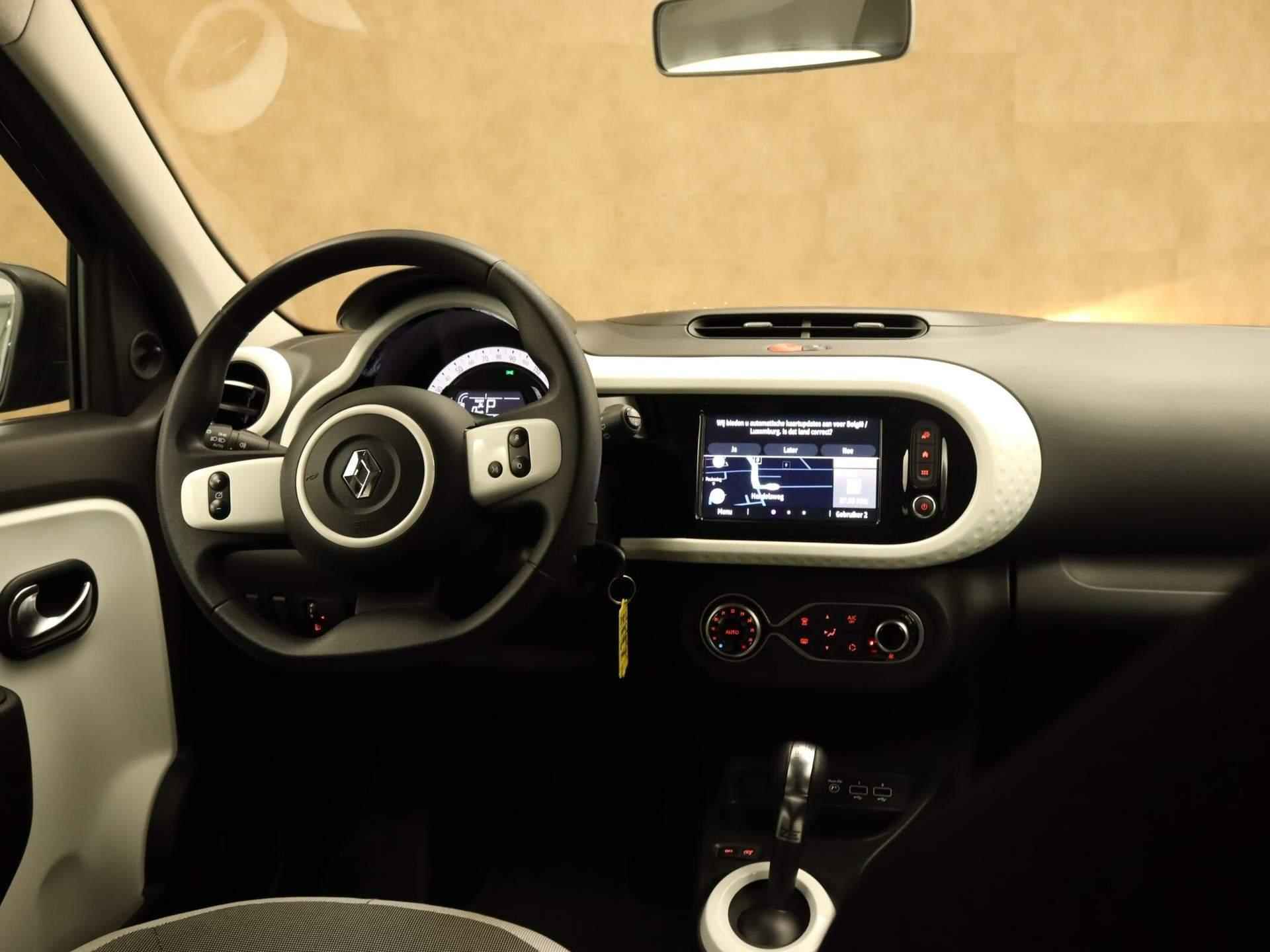 Renault Twingo Z.E. R80 Collection  - ORIGINEEL NEDERLANDSE AUTO - 60 KW - CLIMATE CONTROL - VOORSTOELEN VERWARMD - NAVIGATIE - BLUETOOTH - LICHT/ REGENSENSOR - ELEKTRISCHE RAMEN VOOR - CENTRALE VERGRENDELING MET AFSTANDSBEDIENING - 14/35