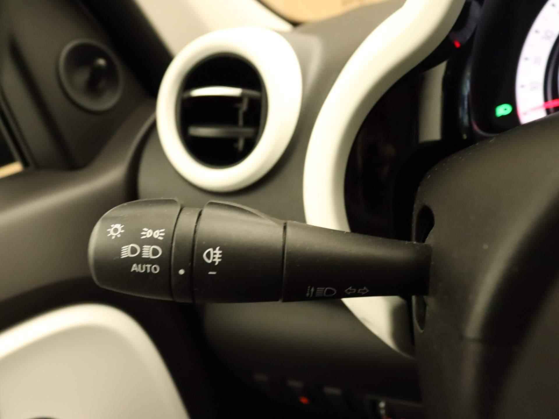 Renault Twingo Z.E. R80 Collection  - ORIGINEEL NEDERLANDSE AUTO - 60 KW - CLIMATE CONTROL - VOORSTOELEN VERWARMD - NAVIGATIE - BLUETOOTH - LICHT/ REGENSENSOR - ELEKTRISCHE RAMEN VOOR - CENTRALE VERGRENDELING MET AFSTANDSBEDIENING - 19/35