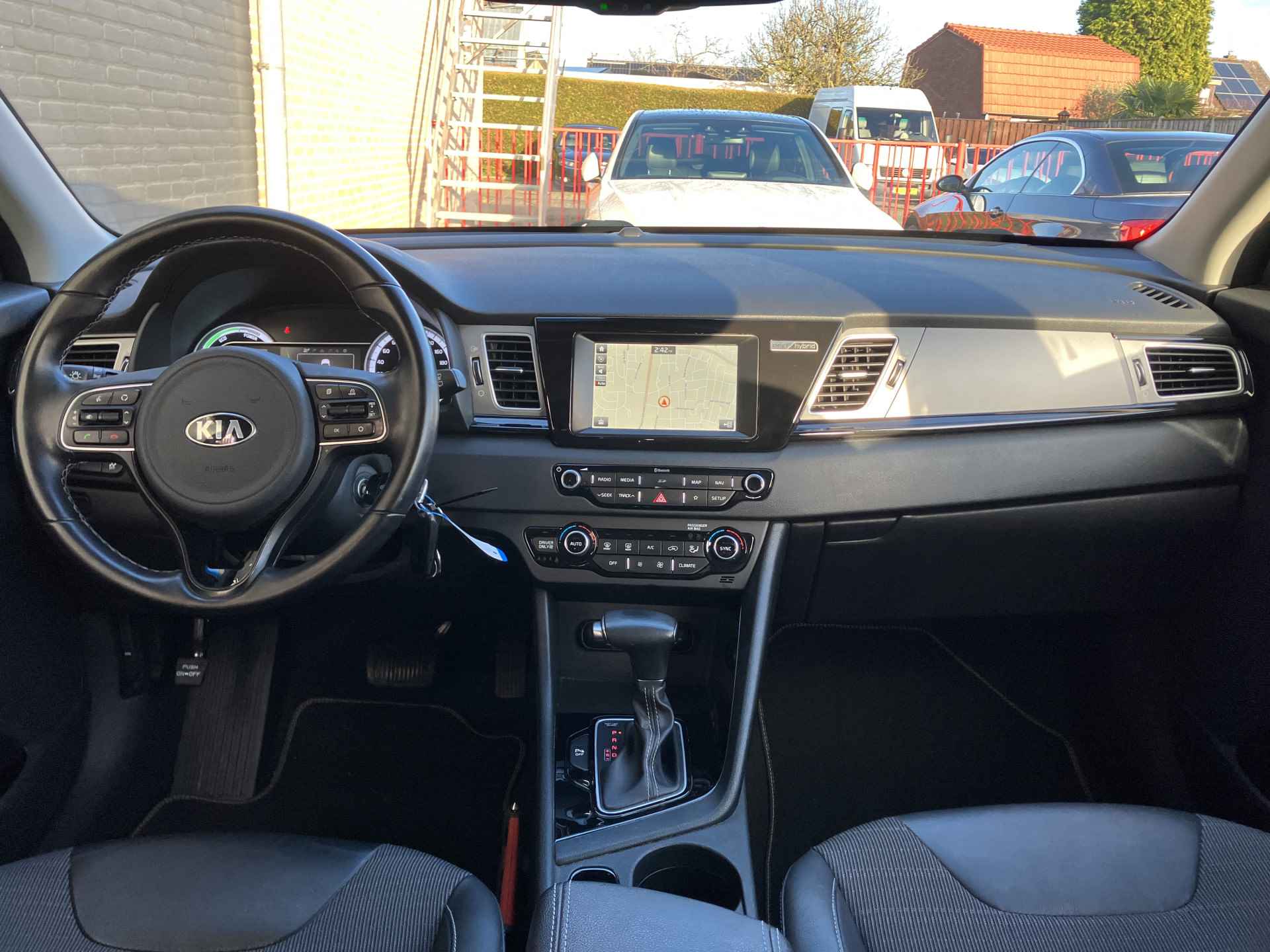 Kia Niro 1.6 GDi Hybrid DynamicLine 140 pk AUT. | 1e eigenaar | navigatie | trekhaak | camera | apple carplay | 64.000 KM - 16/38