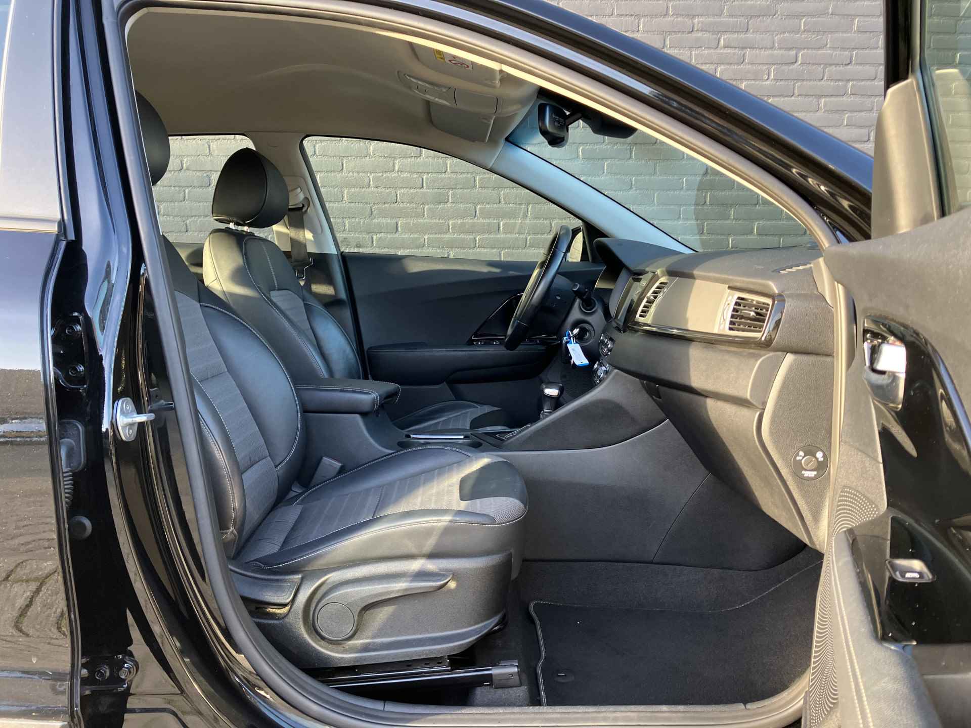 Kia Niro 1.6 GDi Hybrid DynamicLine 140 pk AUT. | 1e eigenaar | navigatie | trekhaak | camera | apple carplay | 64.000 KM - 18/38