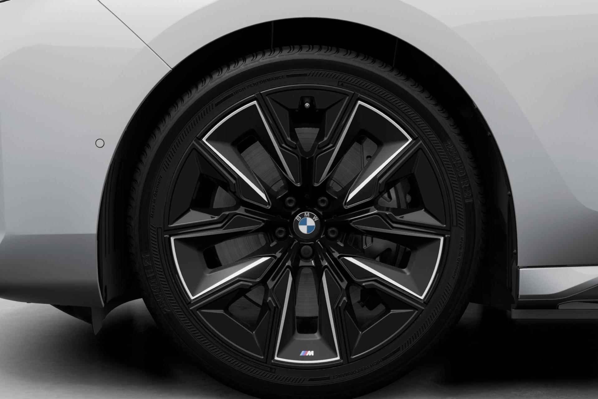BMW i7 eDrive50 | M Sport Pro | BMW Iconic Glow | Glazen Panoramadak Sky Lounge - 10/20