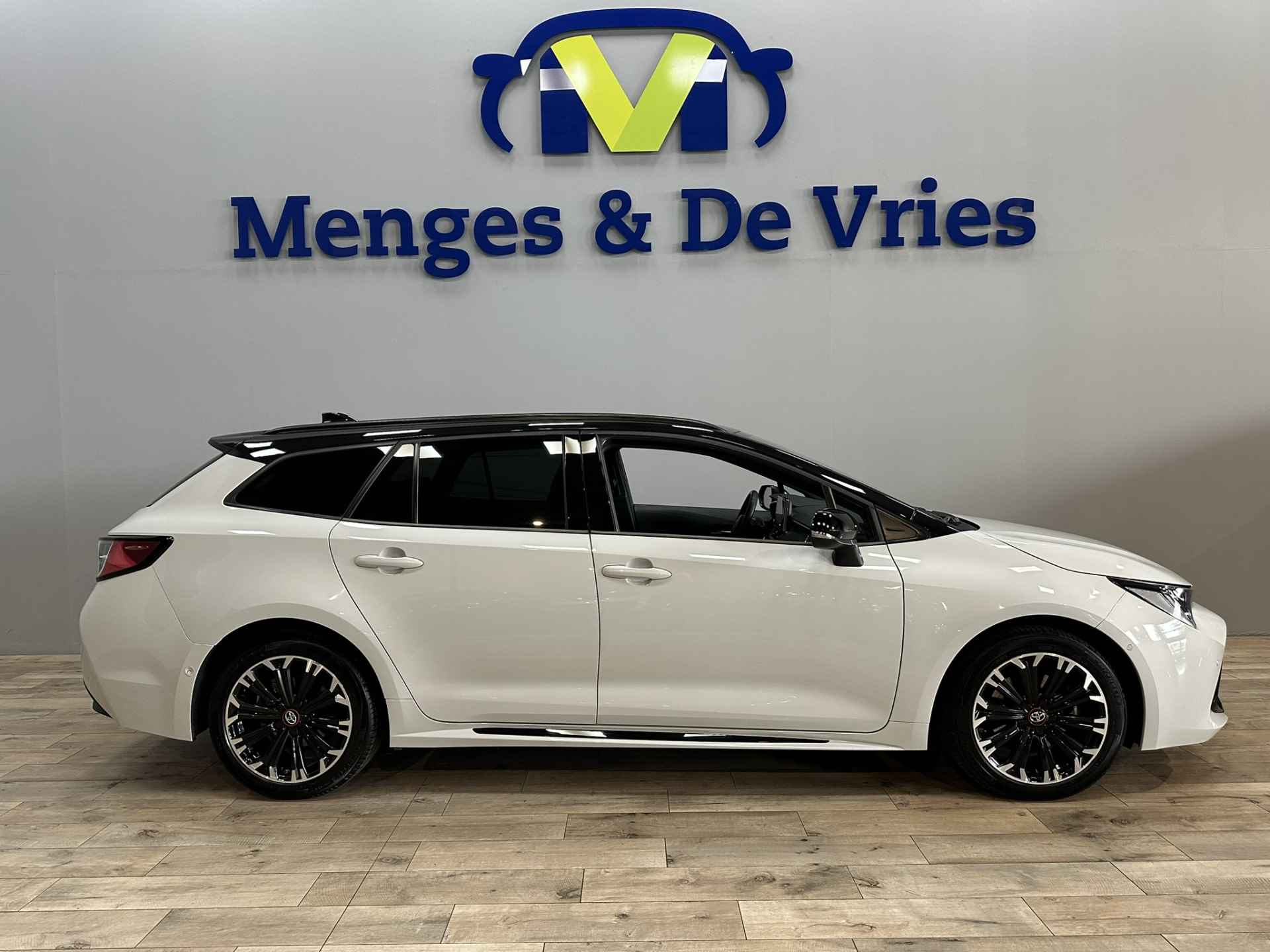 Toyota Corolla Touring Sports 2.0 Hybrid GR-Sport Airco ECC | LED | Adaptive Cruise | Camera | Stoelverwarming | 17" velgen | Apple Carplay | Isofix | NAP | - 2/49